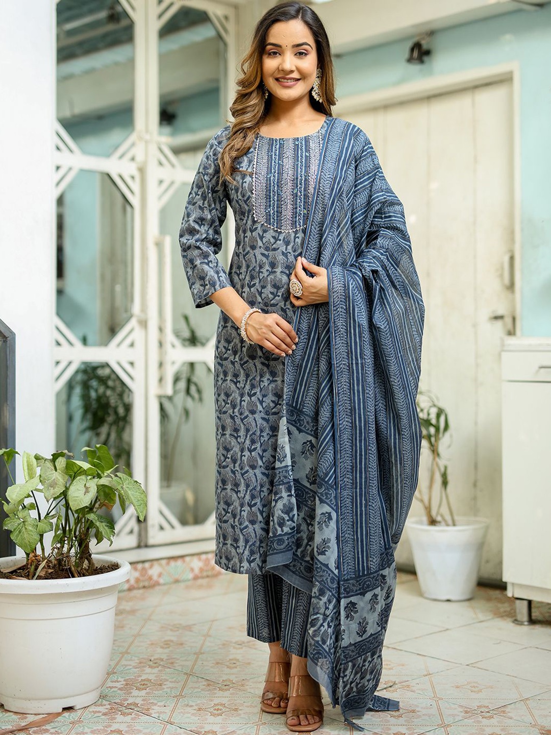 KALINI Women Floral Printed Gotta Patti Pure Cotton Kurta with Trousers & With Dupatta, Grey
KALINI Women Floral Printed Gotta Patti Pure Cotton Kurta with Trousers & With Dupatta, Grey