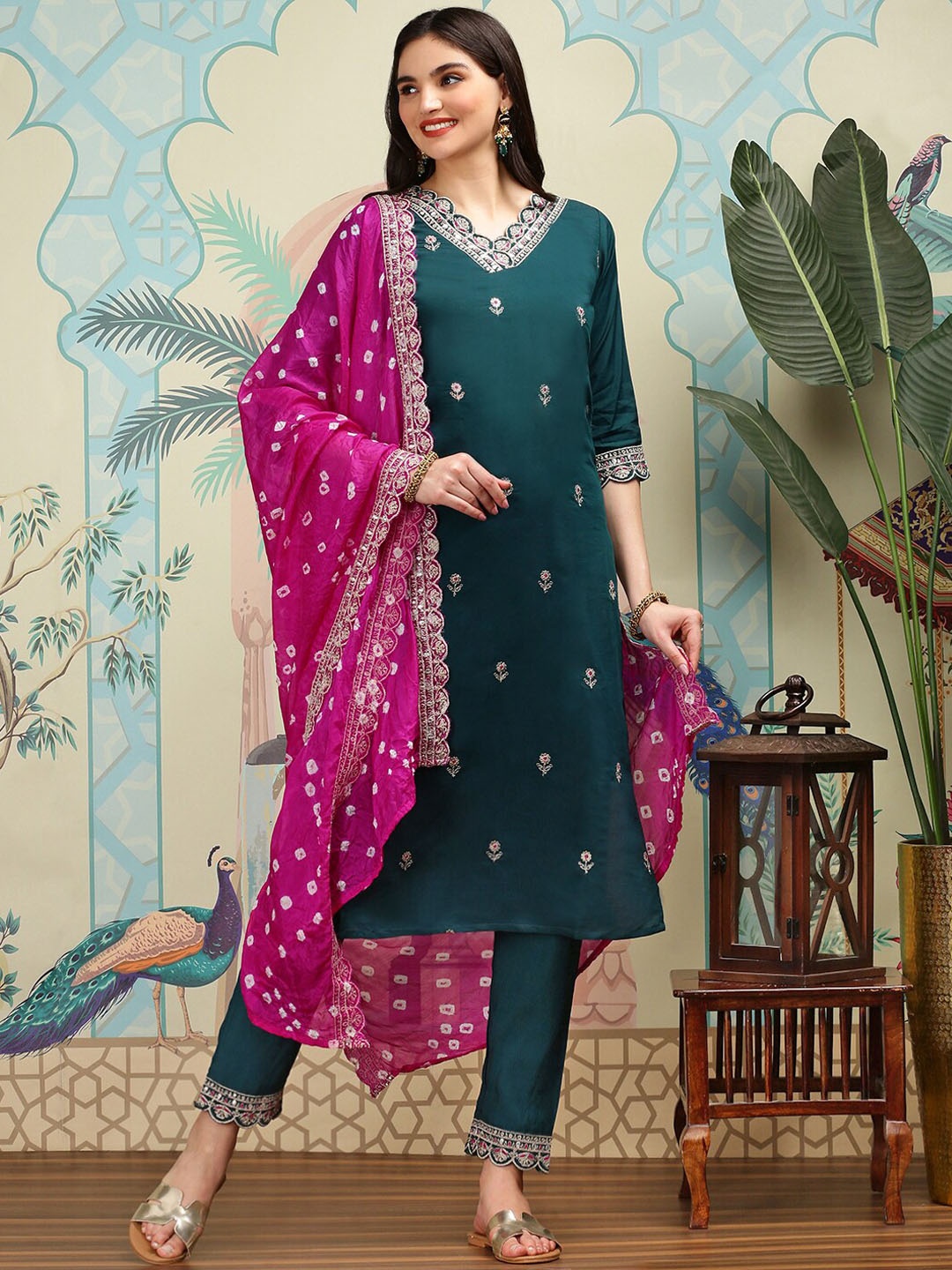 Ishin Women Ethnic Motifs Embroidered Regular Kurta with Trousers & With Dupatta, Green
Ishin Women Ethnic Motifs Embroidered Regular Kurta with Trousers & With Dupatta, Green