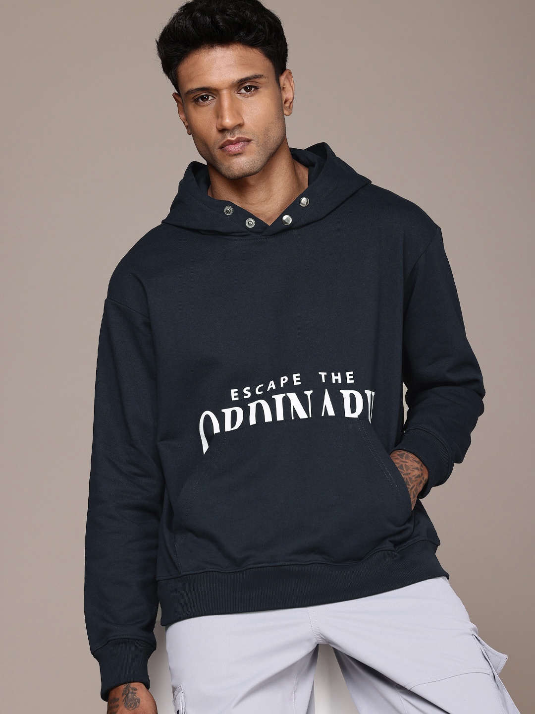 The Roadster Life Co. Typography Printed Relaxed Fit Hooded Pullover Sweatshirt, Navy blue
The Roadster Life Co. Typography Printed Relaxed Fit Hooded Pullover Sweatshirt, Navy blue