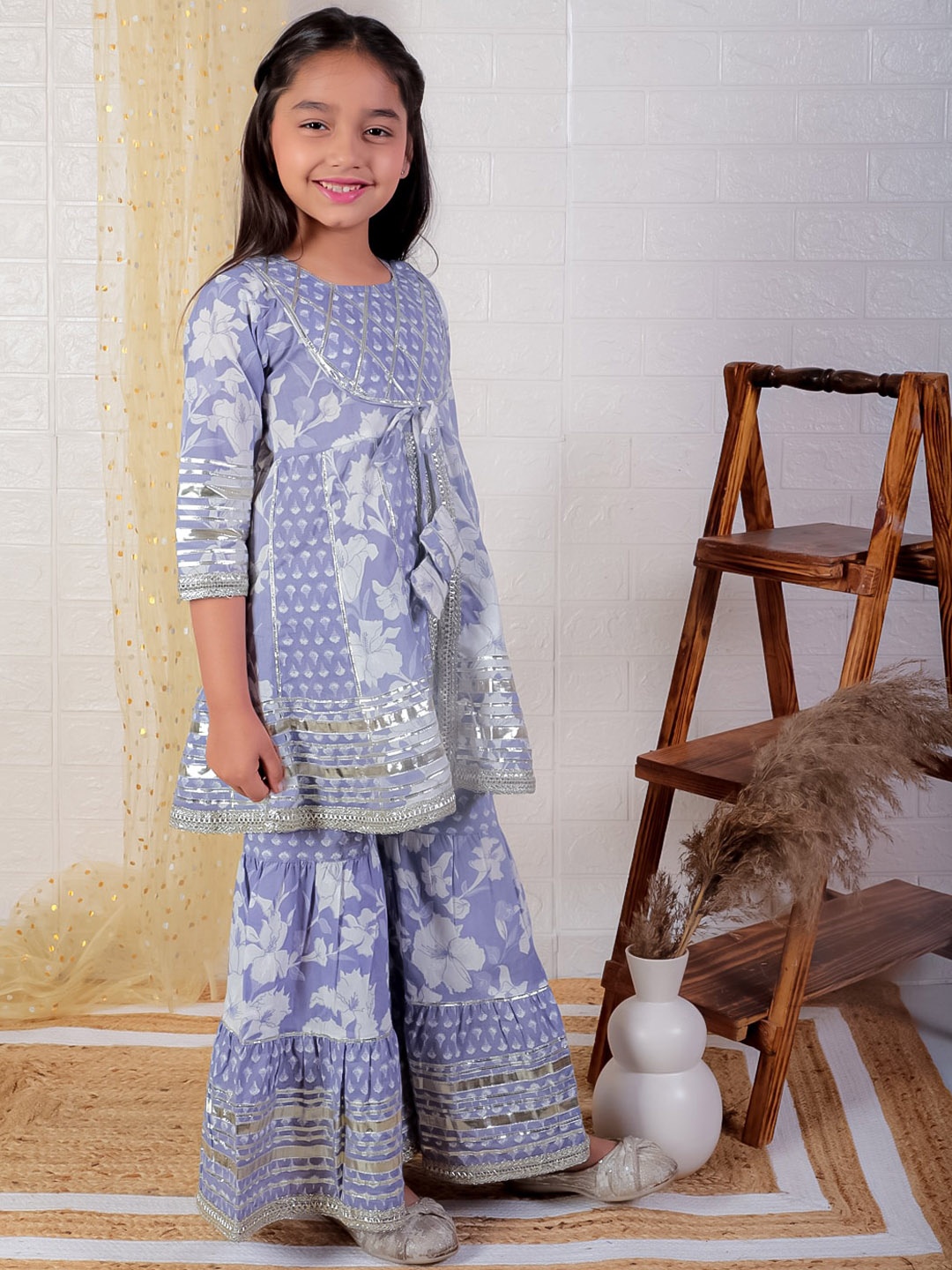 Ka-mee Girls Floral Printed Regular Gotta Patti Pure Cotton Kurta with Sharara, Purple
Ka-mee Girls Floral Printed Regular Gotta Patti Pure Cotton Kurta with Sharara, Purple