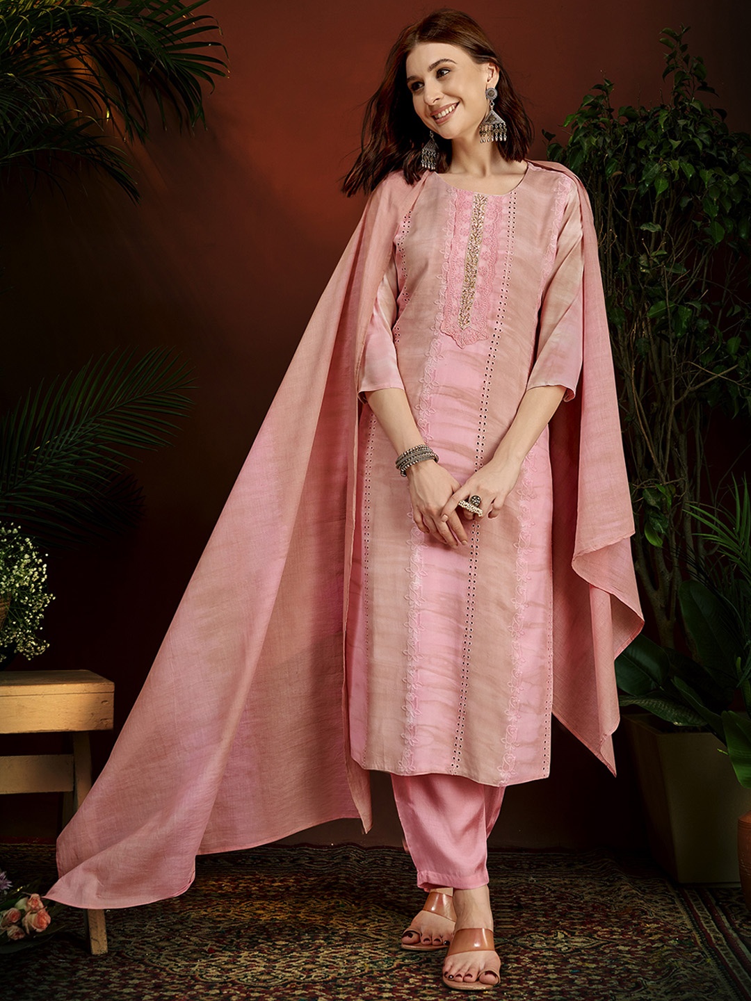 Anouk Women Ethnic Motifs Embroidered Regular Thread Work Kurta Trousers & Dupatta, Pink
Anouk Women Ethnic Motifs Embroidered Regular Thread Work Kurta Trousers & Dupatta, Pink