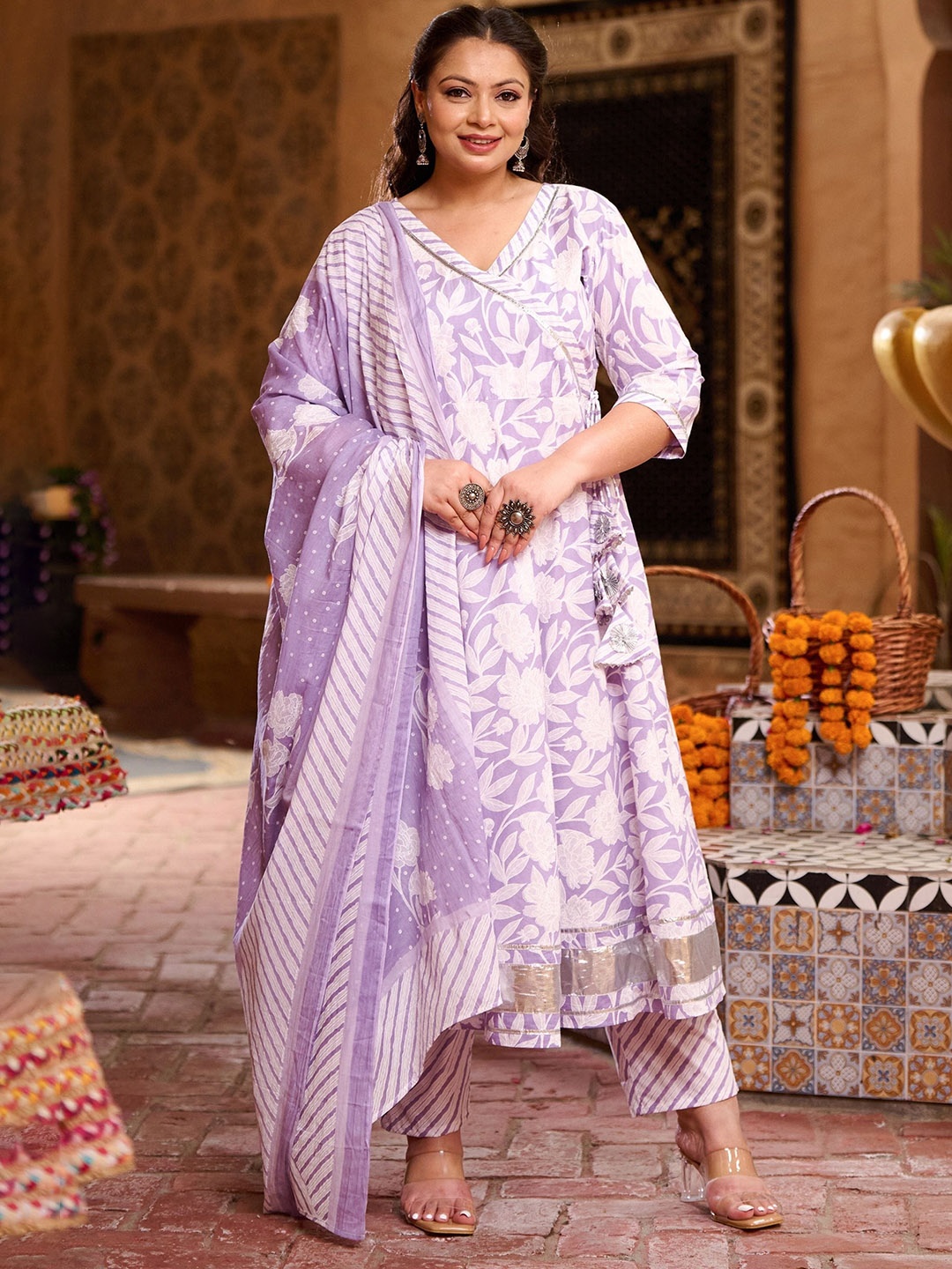 PrettyPlus by Desinoor.com Women Floral Printed Pure Cotton Kurta with Trousers & With, Lavender
PrettyPlus by Desinoor.com Women Floral Printed Pure Cotton Kurta with Trousers & With, Lavender