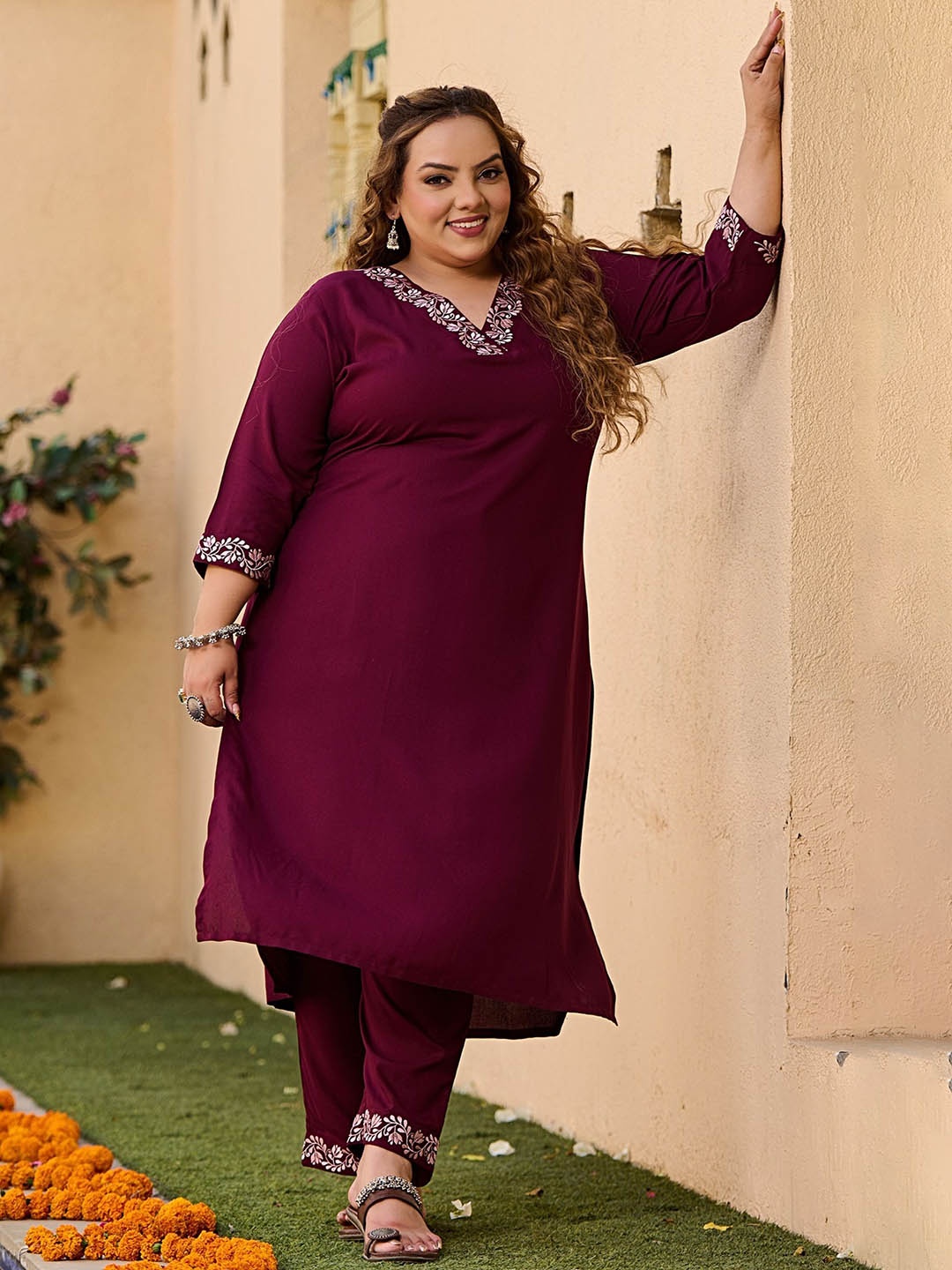 PrettyPlus by Desinoor.com Women Embroidered Regular Thread Work Kurta with Trousers, Burgundy
PrettyPlus by Desinoor.com Women Embroidered Regular Thread Work Kurta with Trousers, Burgundy