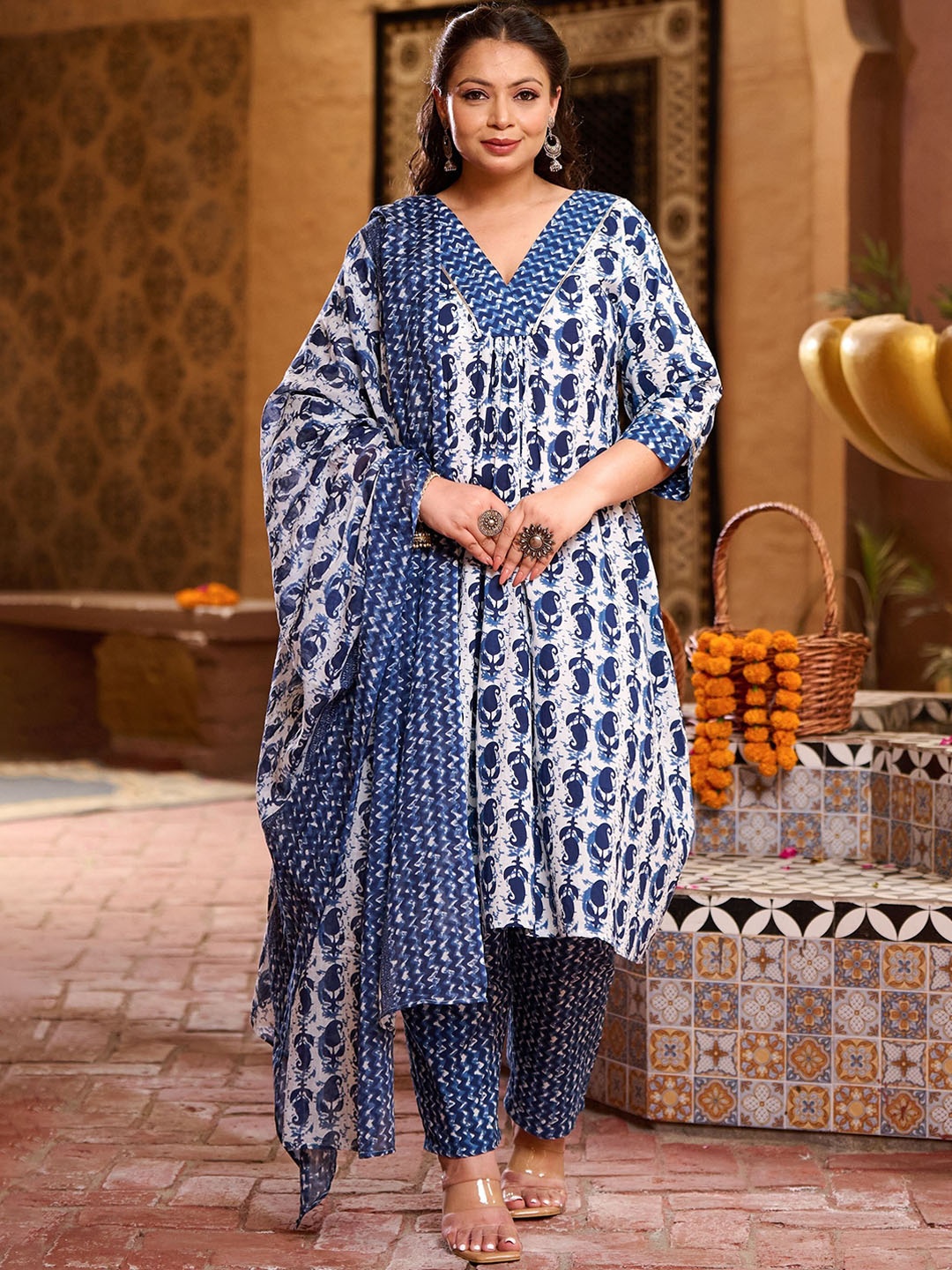 PrettyPlus by Desinoor.com Women Floral Pure Cotton Kurta with Trousers & With Dupatta, Blue
PrettyPlus by Desinoor.com Women Floral Pure Cotton Kurta with Trousers & With Dupatta, Blue