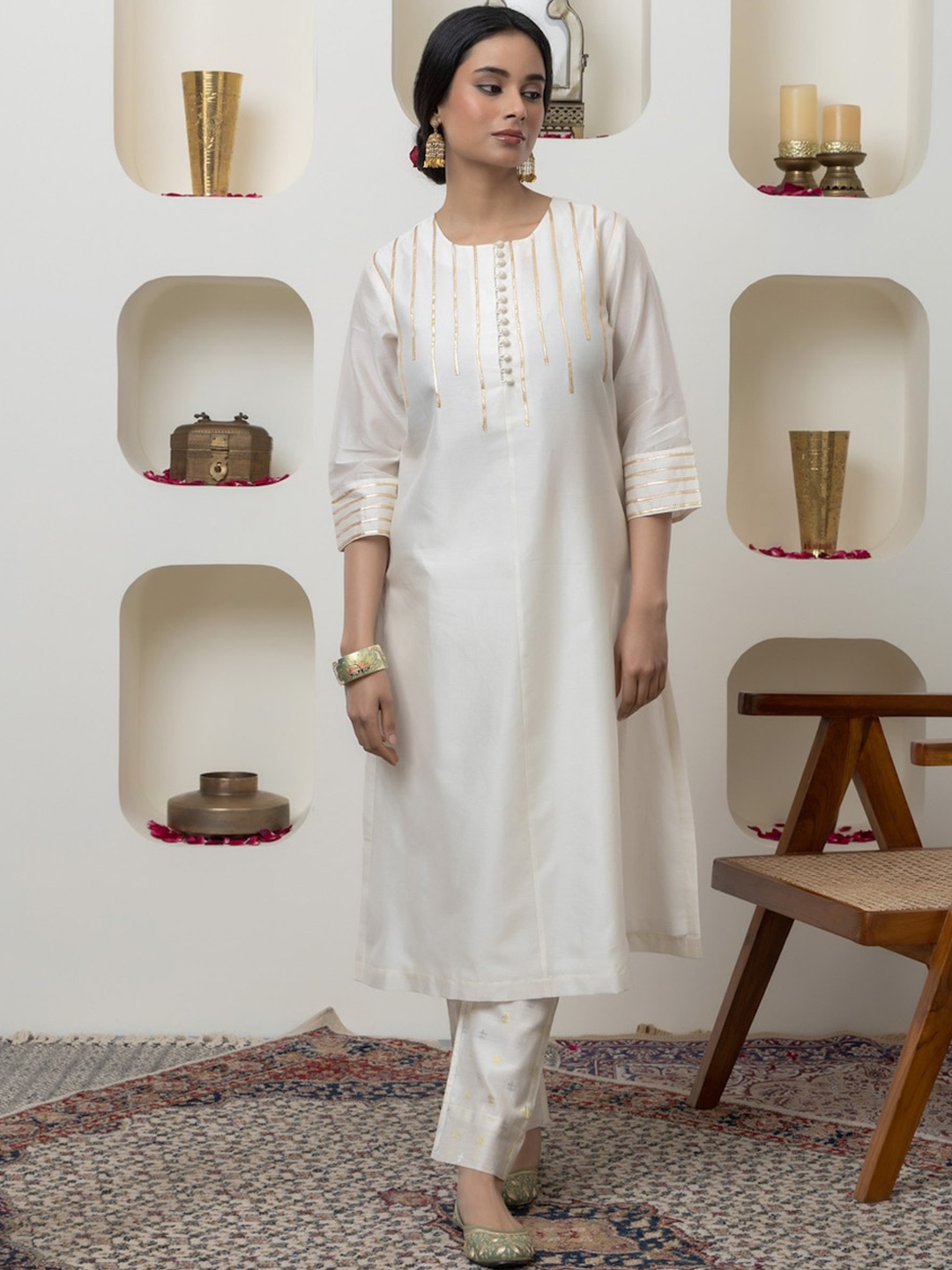 SMRITI GUPTA Round Neck Embroidered Regular Gotta Patti Chanderi Silk Straight Kurta Set, Off white
SMRITI GUPTA Round Neck Embroidered Regular Gotta Patti Chanderi Silk Straight Kurta Set, Off white