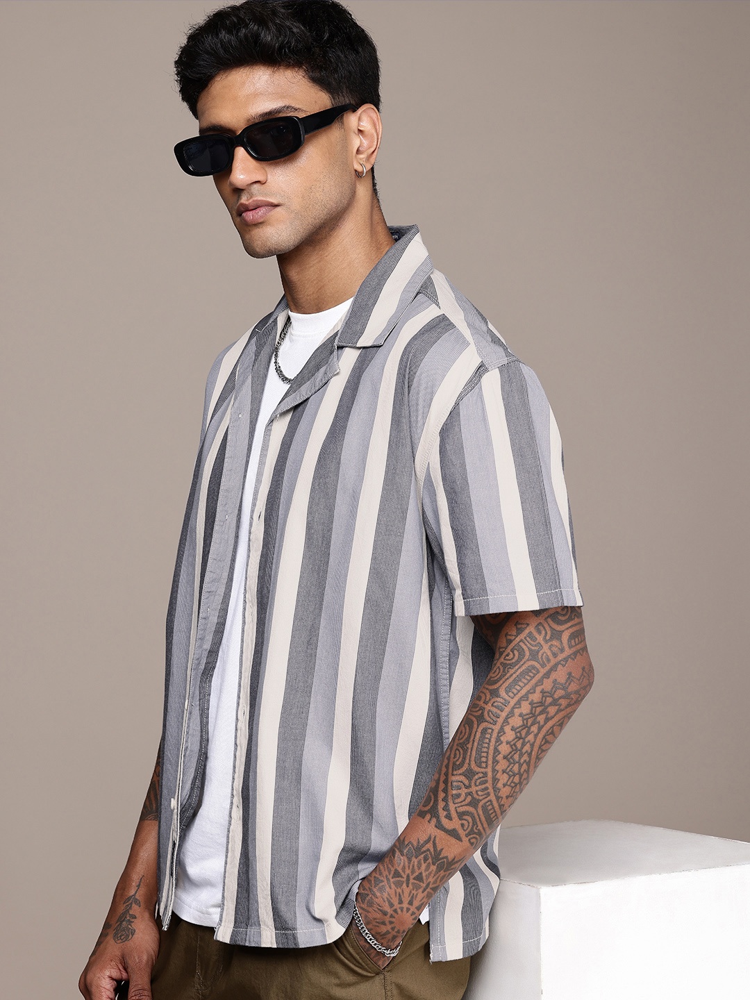 The Roadster Life Co. Pure Cotton Striped Drop-Shoulder Sleeves Relaxed Fit Casual Shirt, Beige
The Roadster Life Co. Pure Cotton Striped Drop-Shoulder Sleeves Relaxed Fit Casual Shirt, Beige