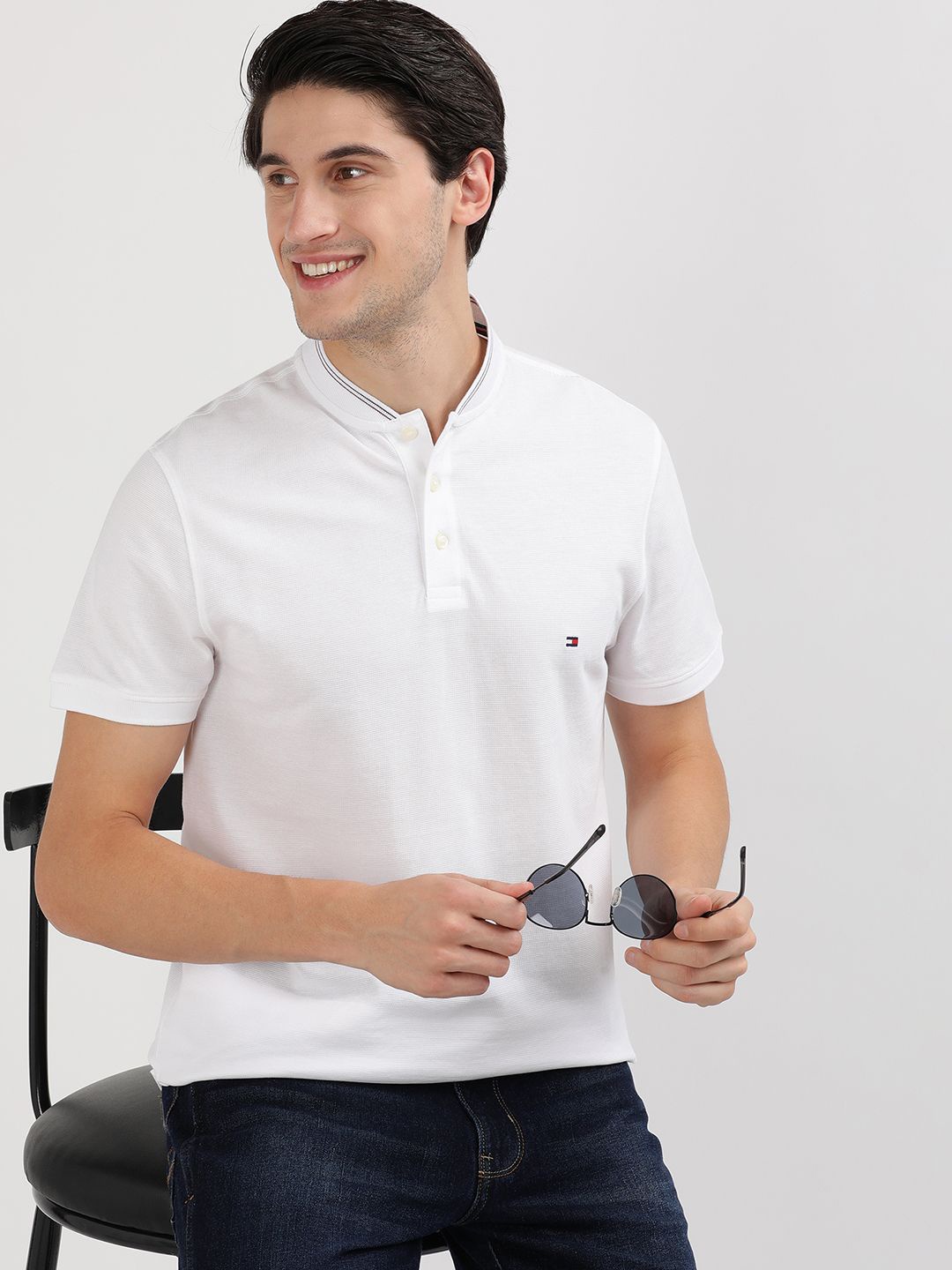 Tommy Hilfiger Men Mandarin Collar Drop-Shoulder Sleeves Pockets Slim Fit T-shirt, White
Tommy Hilfiger Men Mandarin Collar Drop-Shoulder Sleeves Pockets Slim Fit T-shirt, White