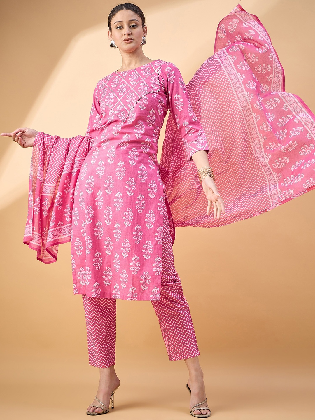Deewa Women Floral Printed Regular Pure Cotton Kurta with Trousers & With Dupatta, Pink
Deewa Women Floral Printed Regular Pure Cotton Kurta with Trousers & With Dupatta, Pink