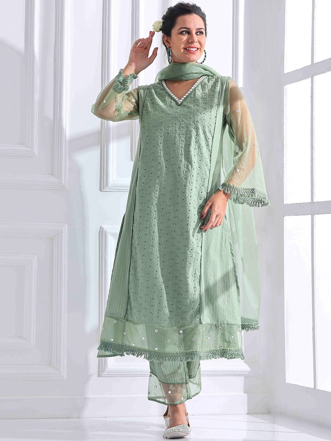 Anouk Women Embroidered Thread Work Pure Cotton Kurta with Trousers & With Dupatta, Olive
Anouk Women Embroidered Thread Work Pure Cotton Kurta with Trousers & With Dupatta, Olive