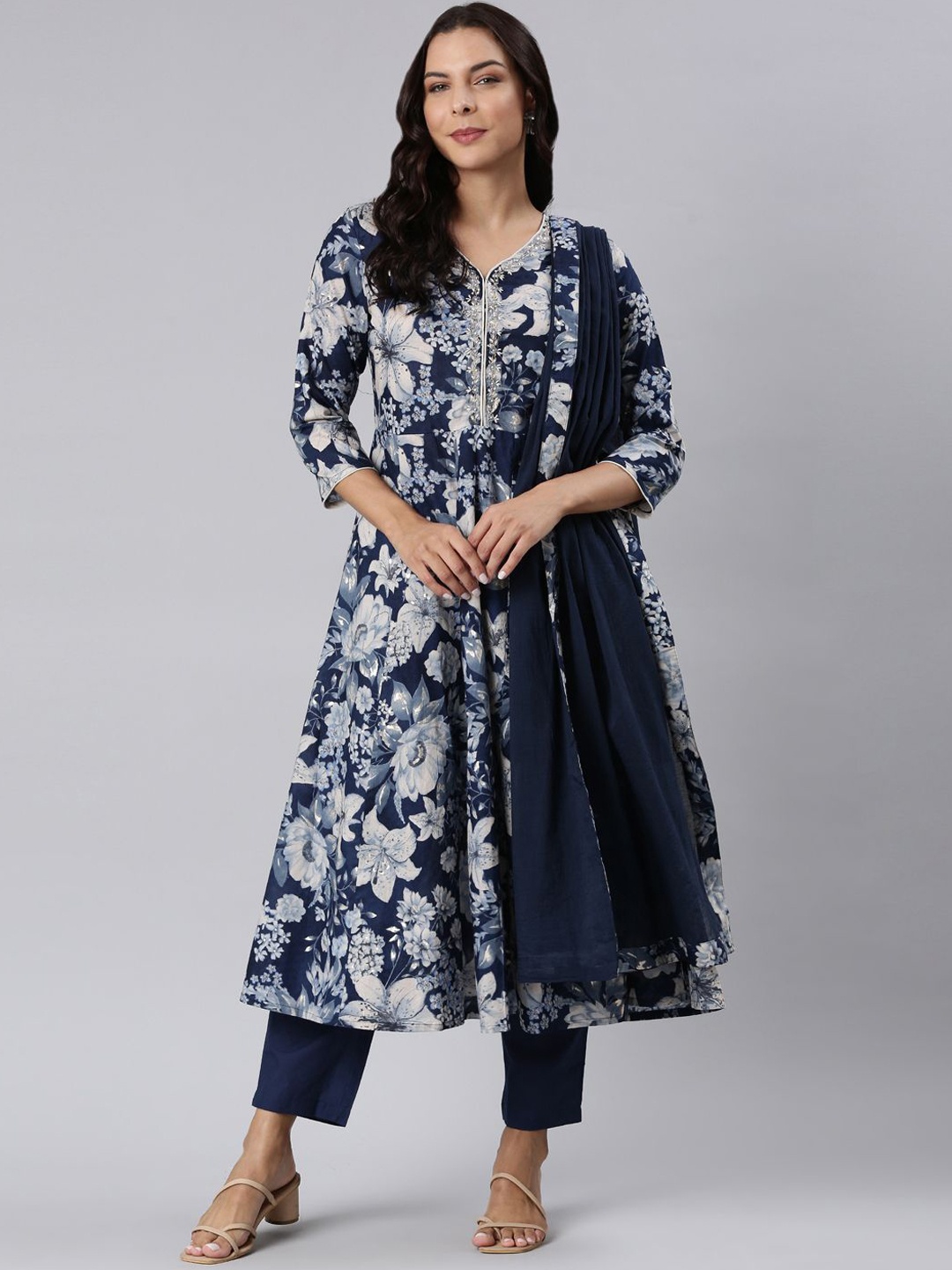 Neerus Women Floral Printed Pure Cotton Kurta with Trousers & With Dupatta, Navy blue
Neerus Women Floral Printed Pure Cotton Kurta with Trousers & With Dupatta, Navy blue