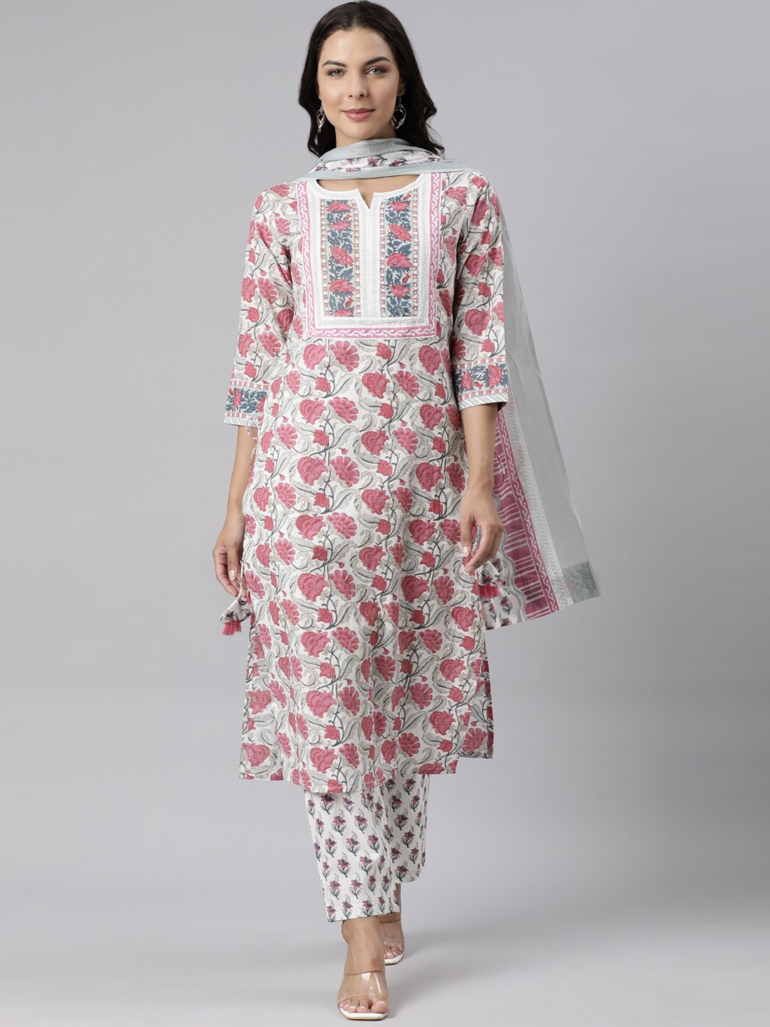 Neerus Women Floral Printed Regular Pure Cotton Kurta with Trousers & With Dupatta, Pink
Neerus Women Floral Printed Regular Pure Cotton Kurta with Trousers & With Dupatta, Pink