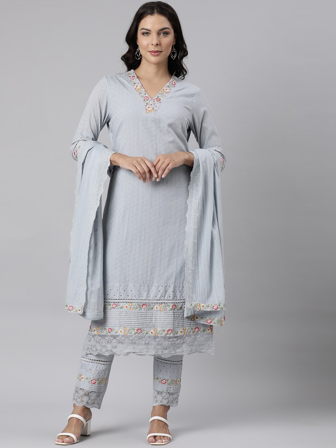 Neerus Women Floral Embroidered Thread Work Pure Cotton Kurta with Trousers & With Dupatta, Grey
Neerus Women Floral Embroidered Thread Work Pure Cotton Kurta with Trousers & With Dupatta, Grey