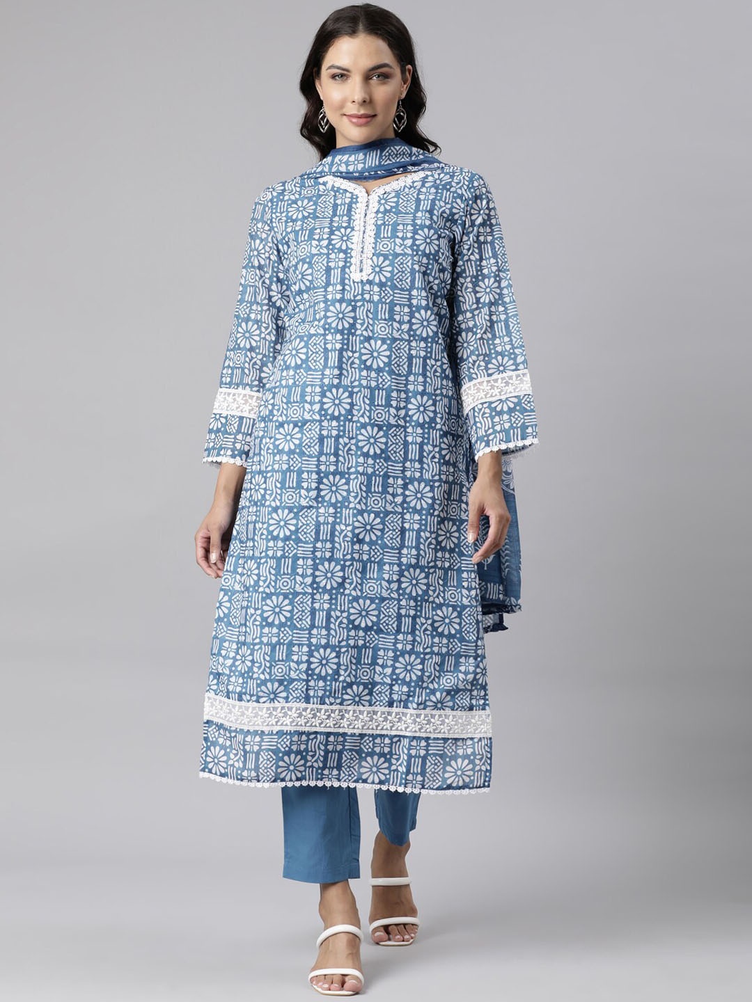 Neerus Women Floral Printed Regular Pure Cotton Kurta with Trousers & With Dupatta, Blue
Neerus Women Floral Printed Regular Pure Cotton Kurta with Trousers & With Dupatta, Blue