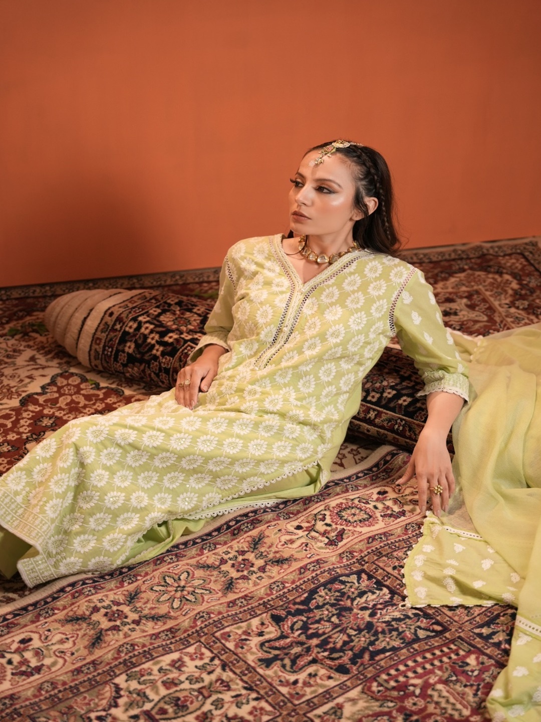 HEEPOSH Floral Embroidered Regular Thread Work Pure Cotton Kurta Trousers & With Dupatta, Green
HEEPOSH Floral Embroidered Regular Thread Work Pure Cotton Kurta Trousers & With Dupatta, Green