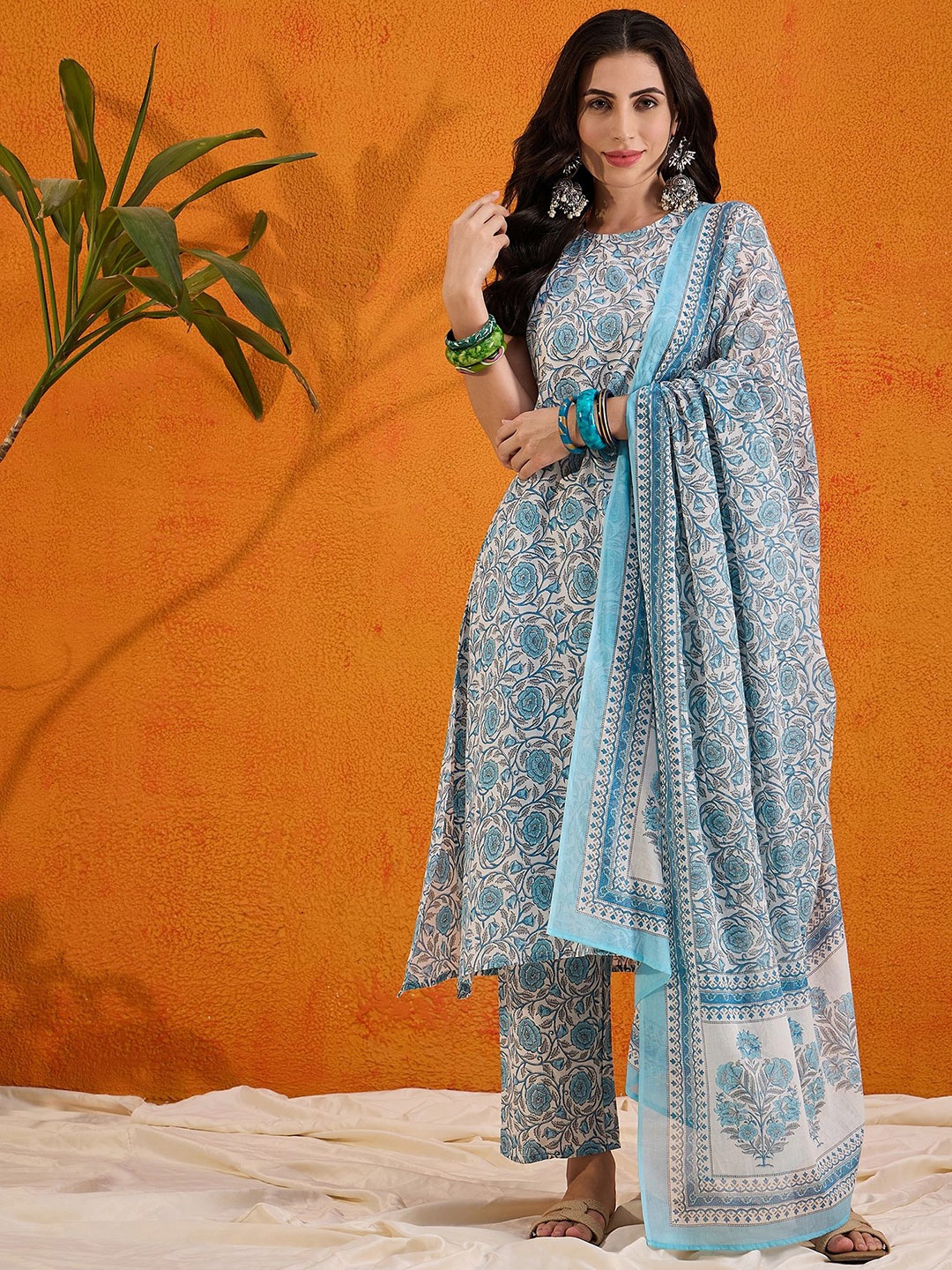 InWeave Floral Printed Regular Pure Cotton Straight Kurta with Trousers & Dupatta, White
InWeave Floral Printed Regular Pure Cotton Straight Kurta with Trousers & Dupatta, White