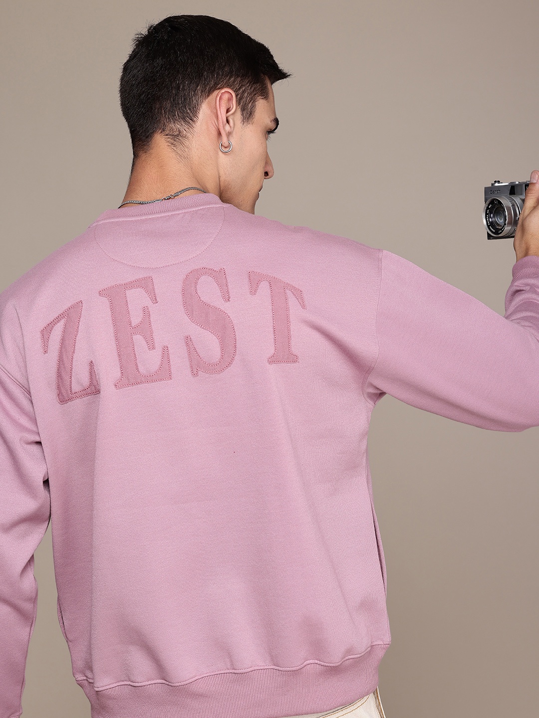 The Roadster Life Co. Relaxed Fit Solid with Applique Detailing Pullover Sweatshirt, Mauve
The Roadster Life Co. Relaxed Fit Solid with Applique Detailing Pullover Sweatshirt, Mauve