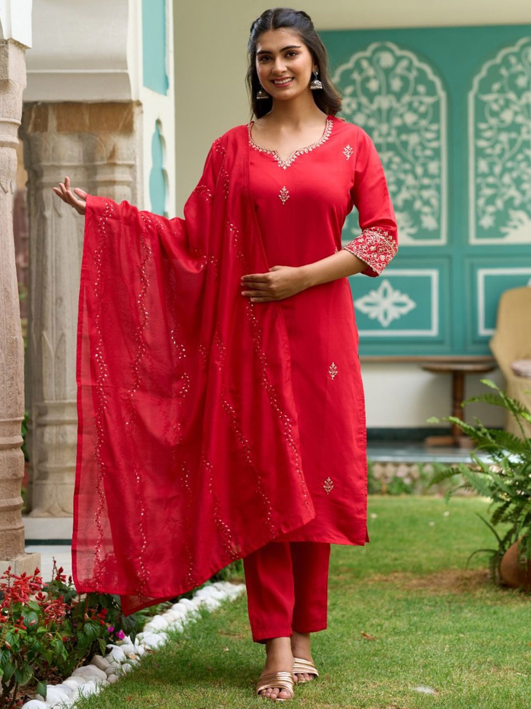 THE52 Floral Embroidered Sequinned Chanderi Silk Straight Kurta With Trousers & Dupatta, Red
THE52 Floral Embroidered Sequinned Chanderi Silk Straight Kurta With Trousers & Dupatta, Red