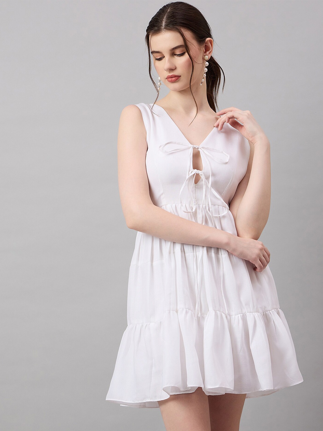 The Roadster Lifestyle Co. Tie Up Neck Sleeveless Cotton Fit & Flare Mini Dress, White
The Roadster Lifestyle Co. Tie Up Neck Sleeveless Cotton Fit & Flare Mini Dress, White