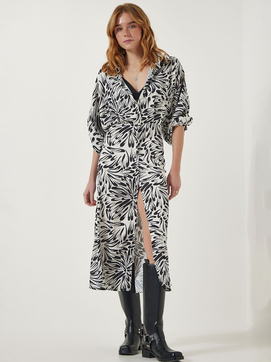 Happiness istanbul Abstract Printed Shirt Collar Extended Sleeves Dress, White
Happiness istanbul Abstract Printed Shirt Collar Extended Sleeves Dress, White