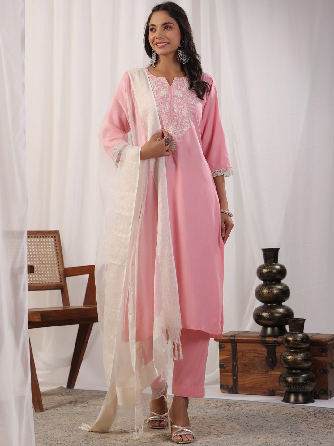 AURIELLA Floral Embroidered Regular Thread Work Straight Kurta With Trousers & Dupatta, Pink
AURIELLA Floral Embroidered Regular Thread Work Straight Kurta With Trousers & Dupatta, Pink