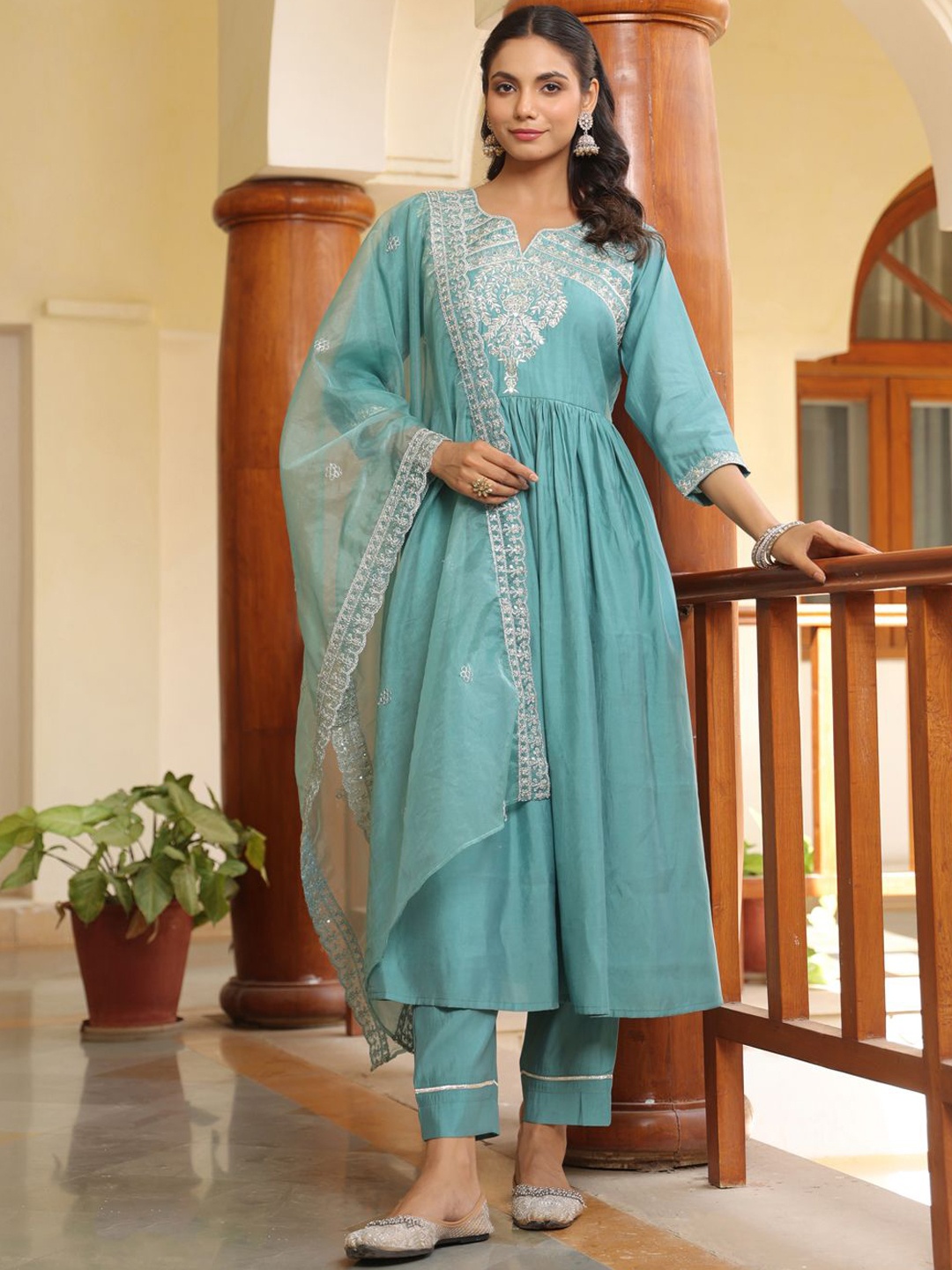 AURIELLA Floral Embroidered Regular Sequinned Anarkali Kurta With Trousers & Dupatta, Green
AURIELLA Floral Embroidered Regular Sequinned Anarkali Kurta With Trousers & Dupatta, Green