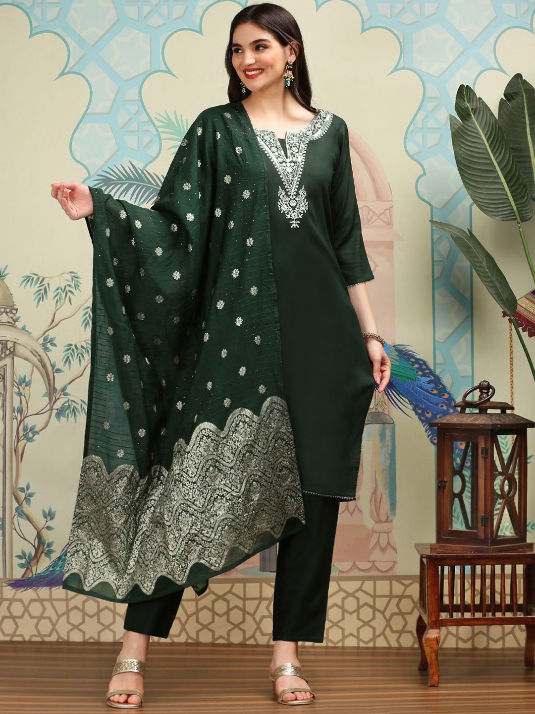 Ishin Floral Yoke Design Regular Thread Work Straight Kurta With Trousers & Dupatta, Green
Ishin Floral Yoke Design Regular Thread Work Straight Kurta With Trousers & Dupatta, Green