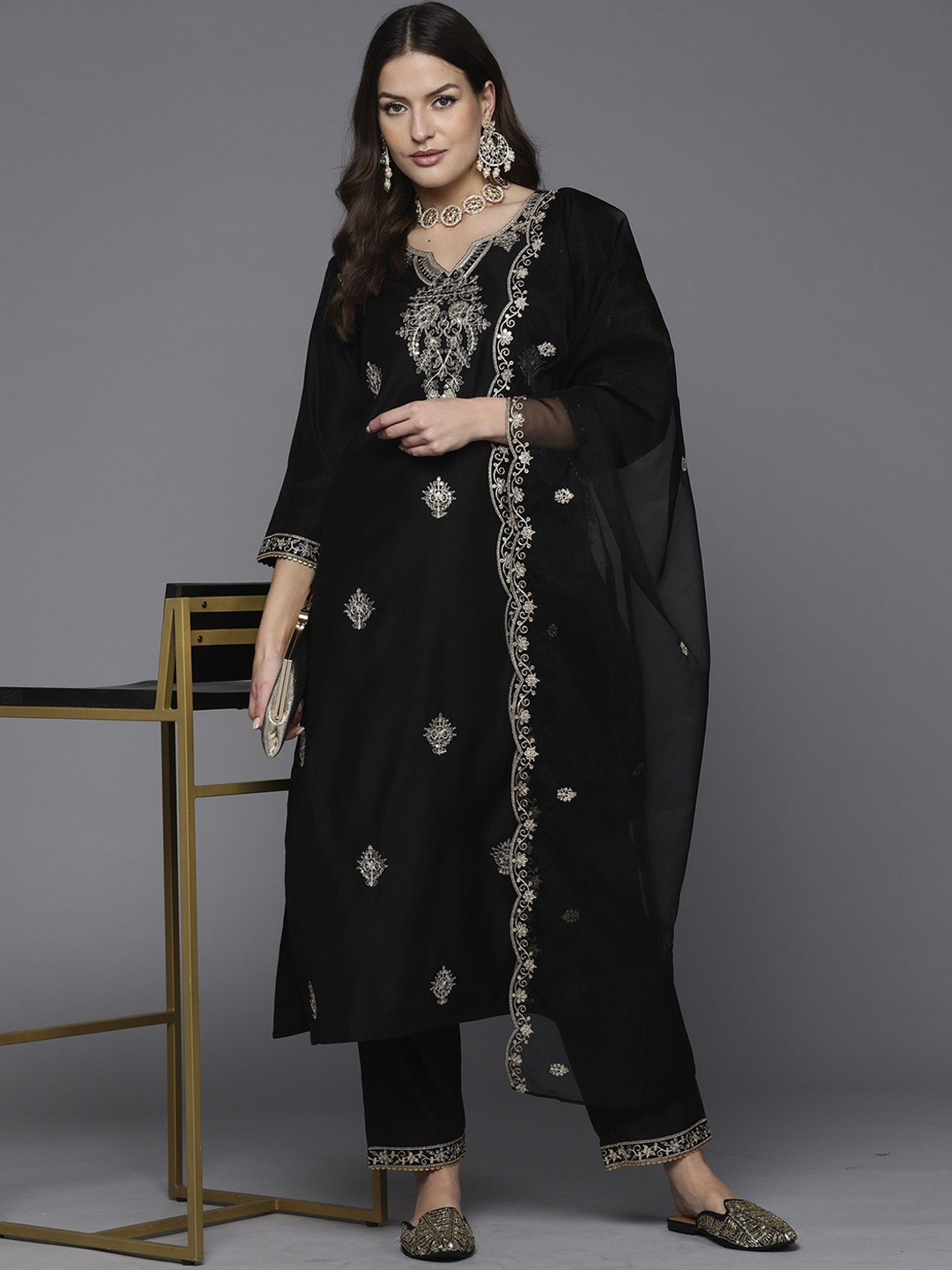 Indo Era Ethnic Motifs Embroidered Regular Sequinned Liva Kurta with Trousers & Dupatta, Black
Indo Era Ethnic Motifs Embroidered Regular Sequinned Liva Kurta with Trousers & Dupatta, Black