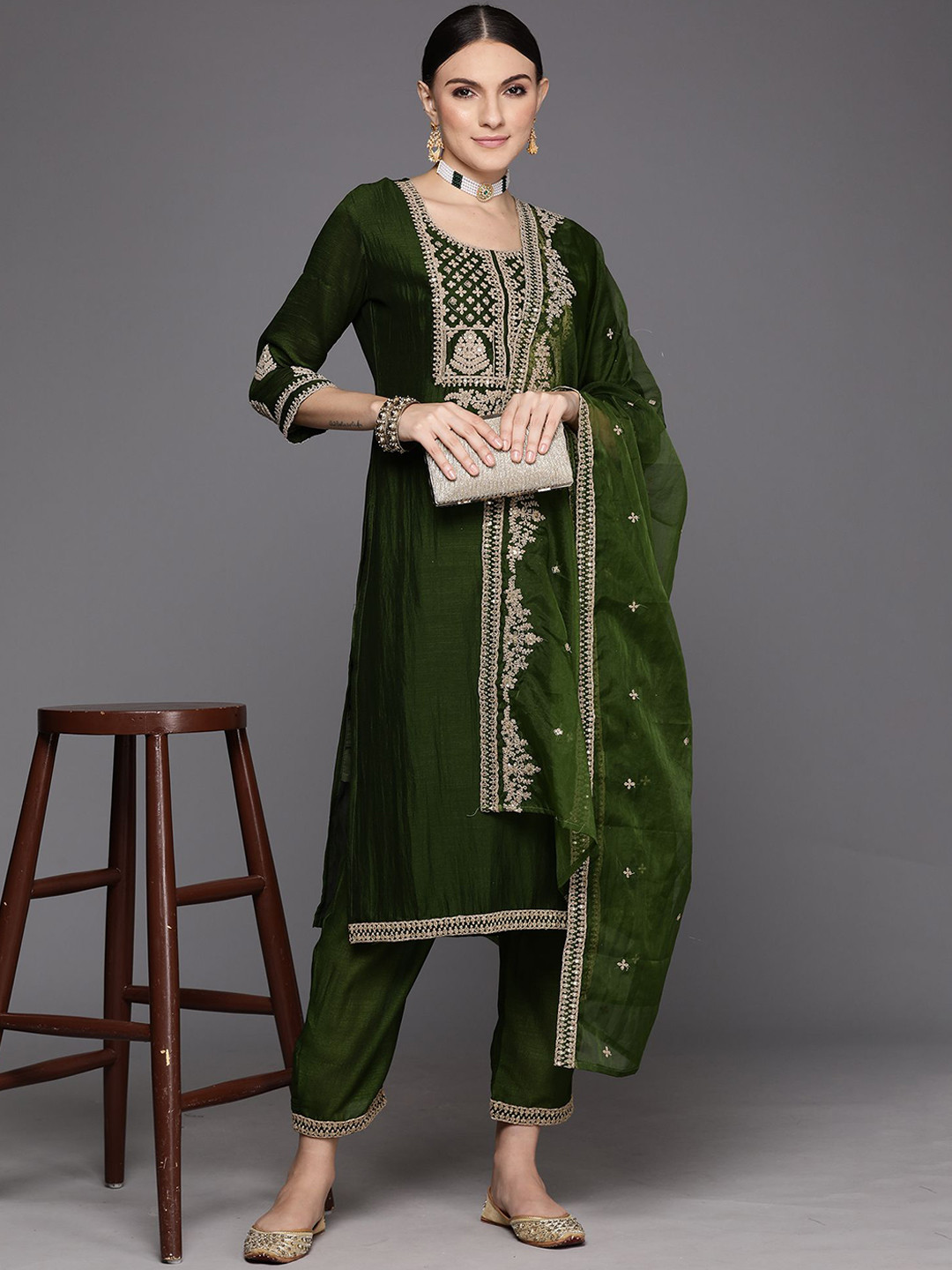 Indo Era Ethnic Motifs Embroidered Regular Sequinned Kurta with Trousers & Dupatta, Green
Indo Era Ethnic Motifs Embroidered Regular Sequinned Kurta with Trousers & Dupatta, Green