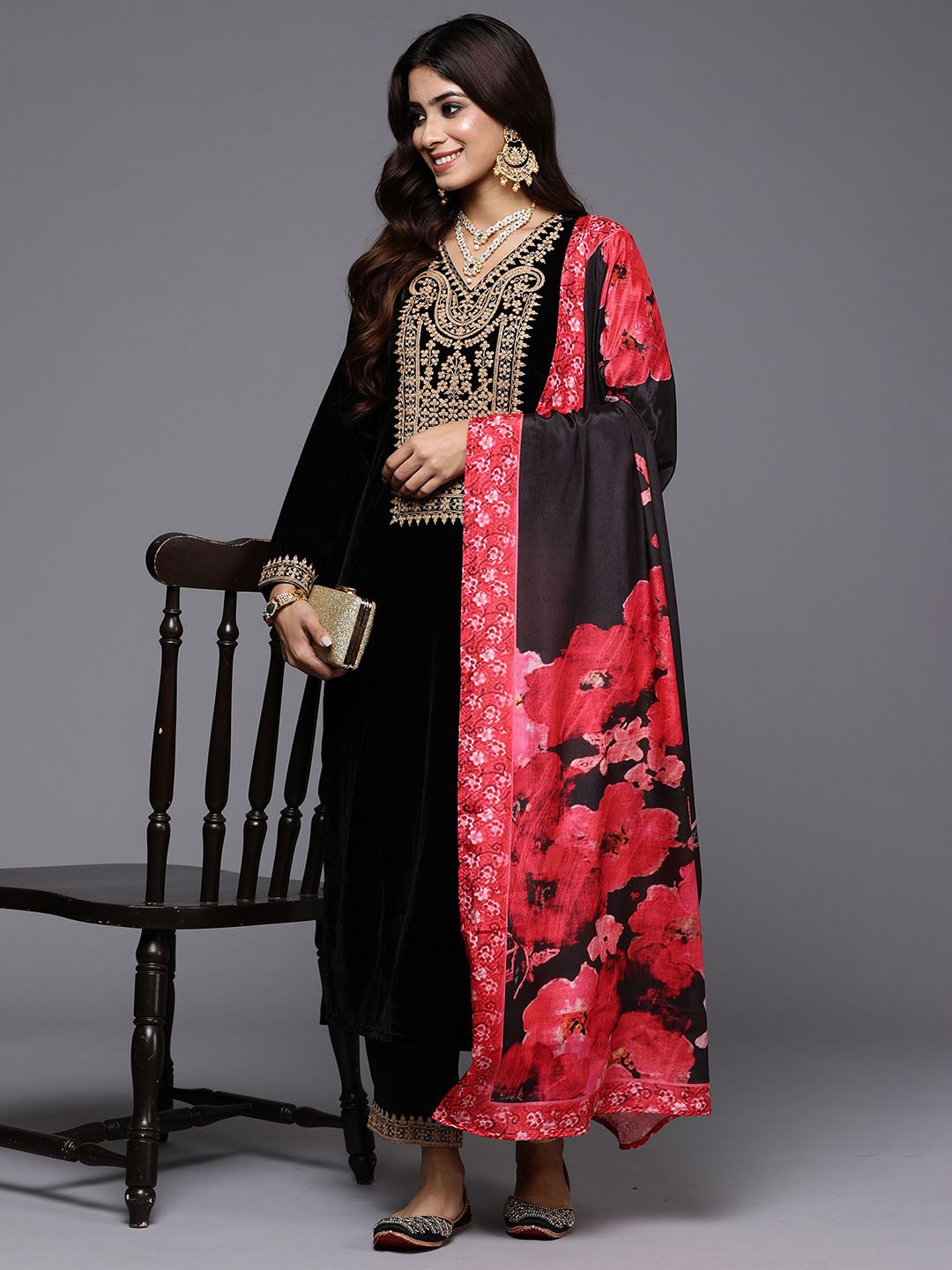 Indo Era Floral Embroidered V-Neck Three-Quarter Sleeves Straight Velvet Kurta Set, Black
Indo Era Floral Embroidered V-Neck Three-Quarter Sleeves Straight Velvet Kurta Set, Black