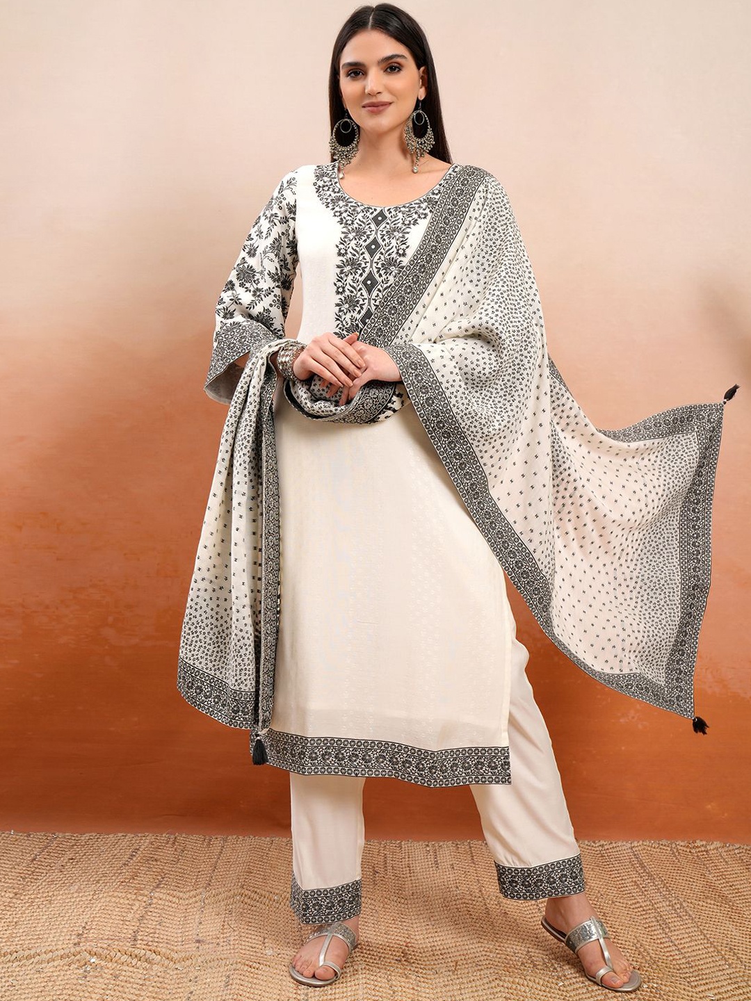 Vishudh Cream Coloured Thread Work Pure Cotton Straight Kurta With Trousers & Dupatta
Vishudh Cream Coloured Thread Work Pure Cotton Straight Kurta With Trousers & Dupatta