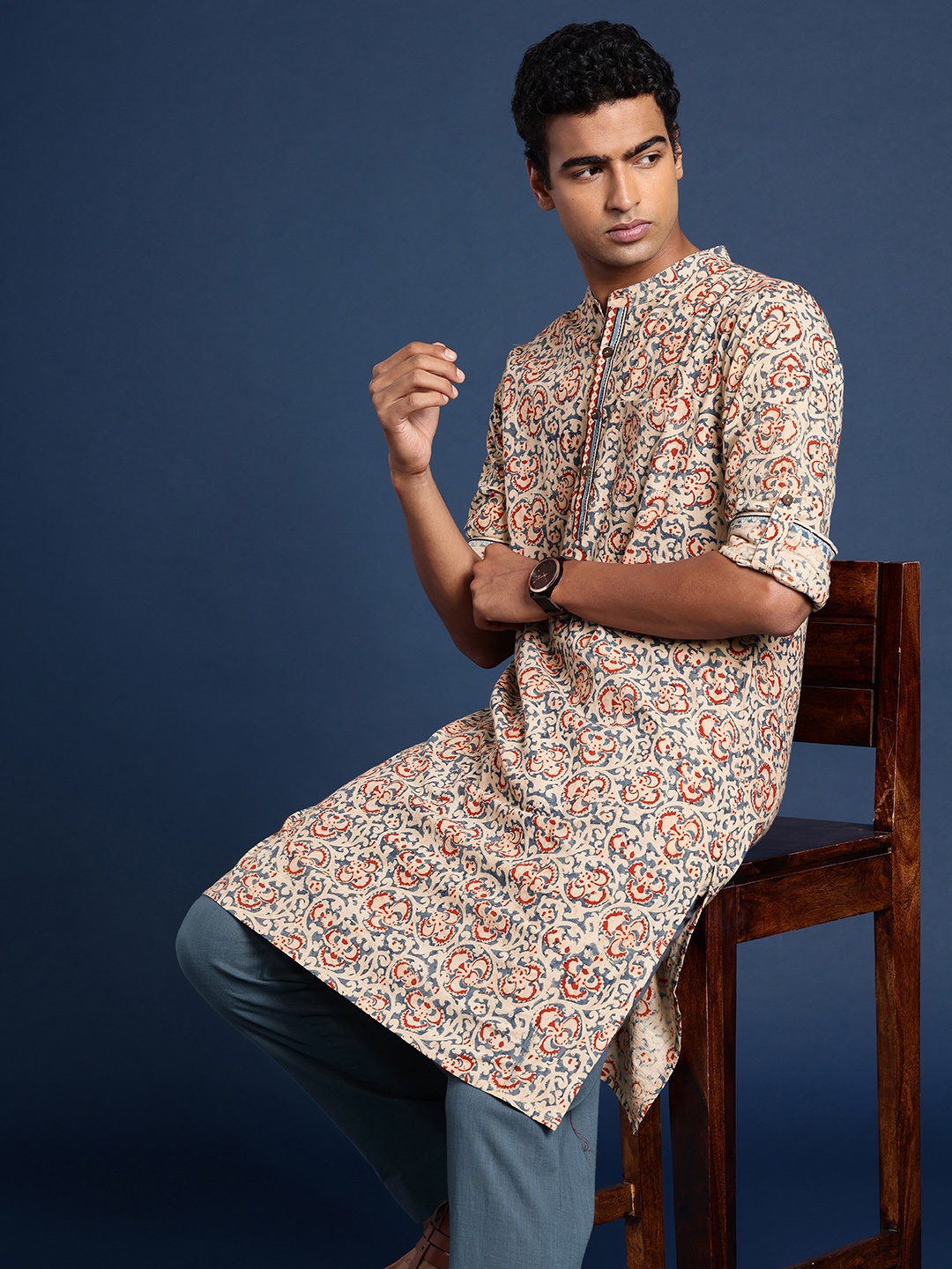 Taavi Printed Band Collar Roll-Up Sleeves Pure Cotton Kalamkari Kurta with Trousers, Beige
Taavi Printed Band Collar Roll-Up Sleeves Pure Cotton Kalamkari Kurta with Trousers, Beige