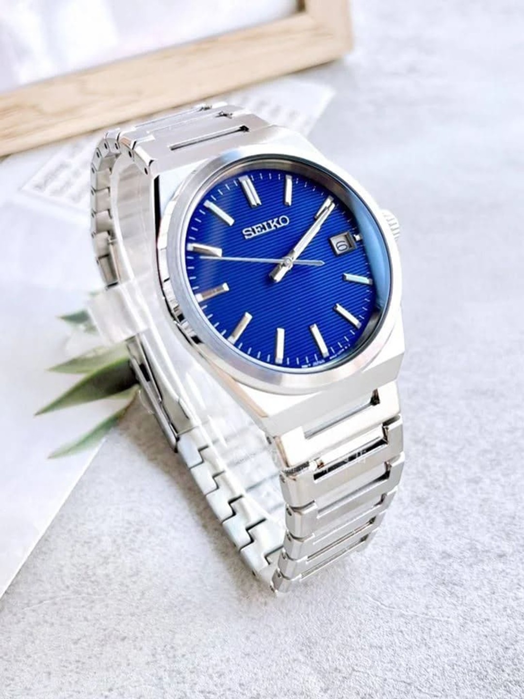 SEIKO Men Dial & Stainless Steel Bracelet Style Straps Analogue Watch SUR555P1_N, Navy blue
SEIKO Men Dial & Stainless Steel Bracelet Style Straps Analogue Watch SUR555P1_N, Navy blue
