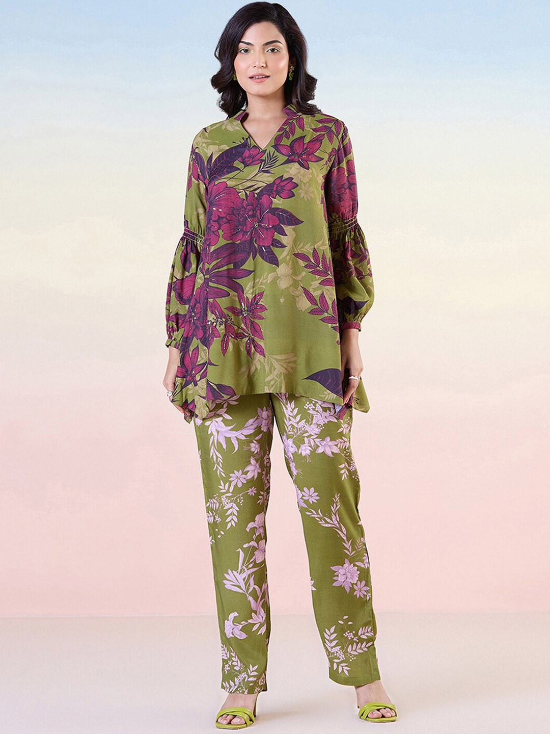navyasa by liva Floral Printed V-Neck Bishop Sleeves Casual Tunic With Trousers, Green
navyasa by liva Floral Printed V-Neck Bishop Sleeves Casual Tunic With Trousers, Green