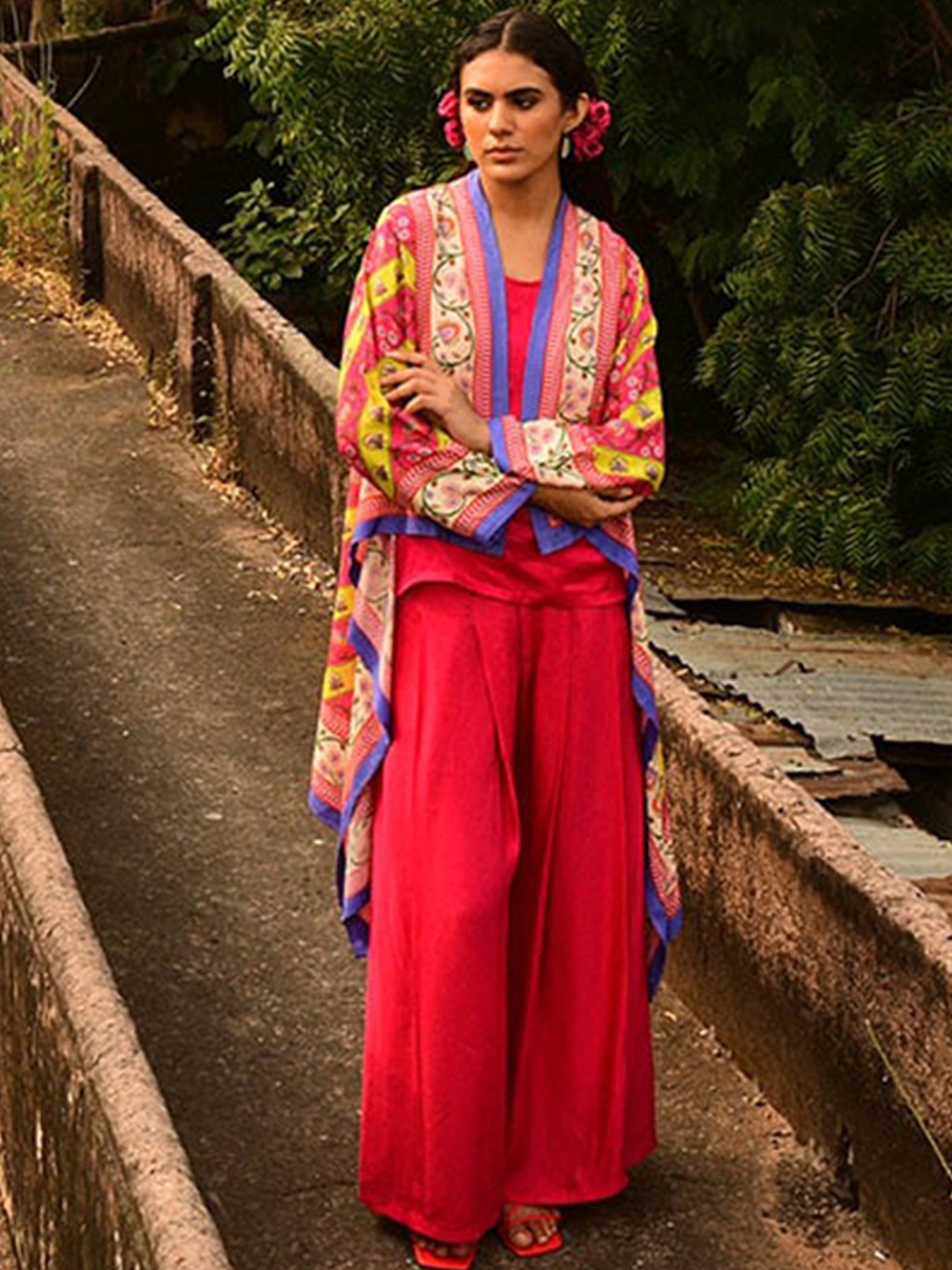 SWATI VIJAIVARGIE Round Neck Printed Regular Pure Silk Straight Top with Palazzos, Red
SWATI VIJAIVARGIE Round Neck Printed Regular Pure Silk Straight Top with Palazzos, Red