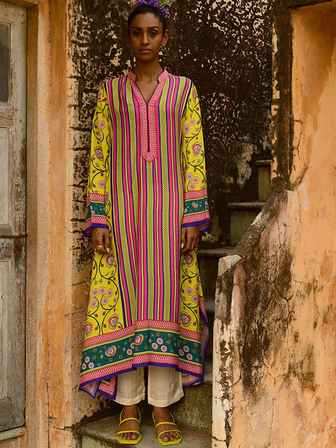 SWATI VIJAIVARGIE Ethnic Motifs Printed Regular Pure Silk Kurta with Trouser, Yellow
SWATI VIJAIVARGIE Ethnic Motifs Printed Regular Pure Silk Kurta with Trouser, Yellow