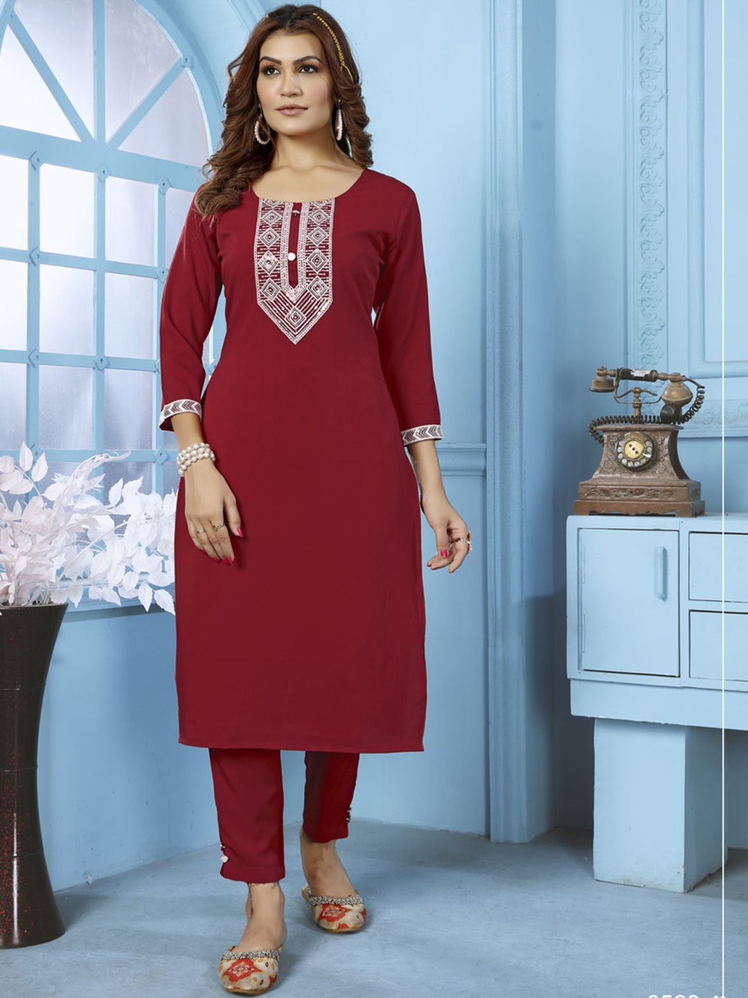 Rujave Ethnic Motifs Embroidered Regular Thread Work Straight Kurta & Trousers, Maroon
Rujave Ethnic Motifs Embroidered Regular Thread Work Straight Kurta & Trousers, Maroon