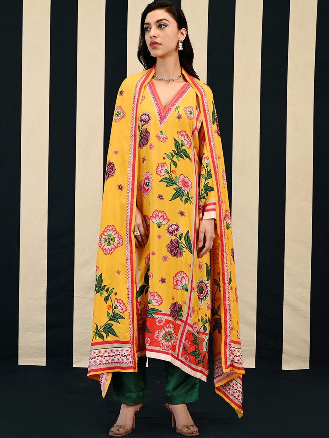 SWATI VIJAIVARGIE Floral Embroidered V- Neck Pure Silk Kurta with Trousers & Dupatta, Mustard
SWATI VIJAIVARGIE Floral Embroidered V- Neck Pure Silk Kurta with Trousers & Dupatta, Mustard