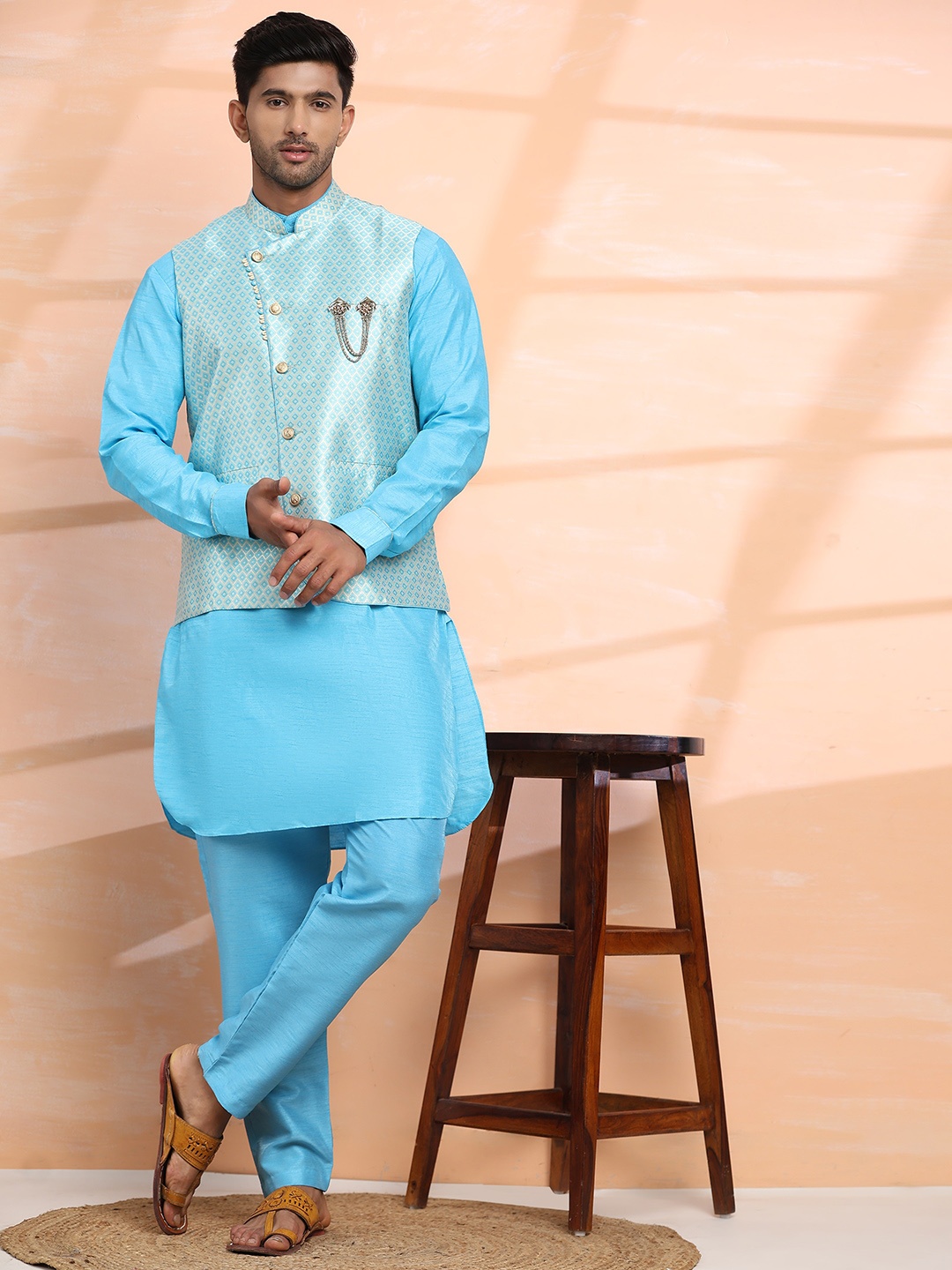 Pro-Ethic STYLE DEVELOPER Pure Silk Straight Kurta With Trousers & Nehru Jacket, Turquoise blue
Pro-Ethic STYLE DEVELOPER Pure Silk Straight Kurta With Trousers & Nehru Jacket, Turquoise blue