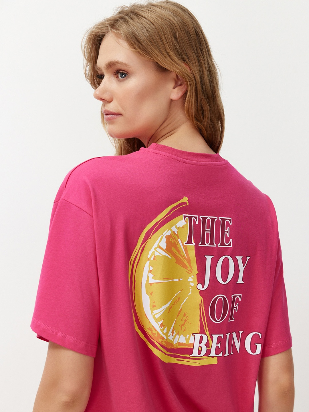 Trendyol Typography Printed Drop-Shoulder Sleeves Pure Cotton Casual T-shirt, Pink
Trendyol Typography Printed Drop-Shoulder Sleeves Pure Cotton Casual T-shirt, Pink