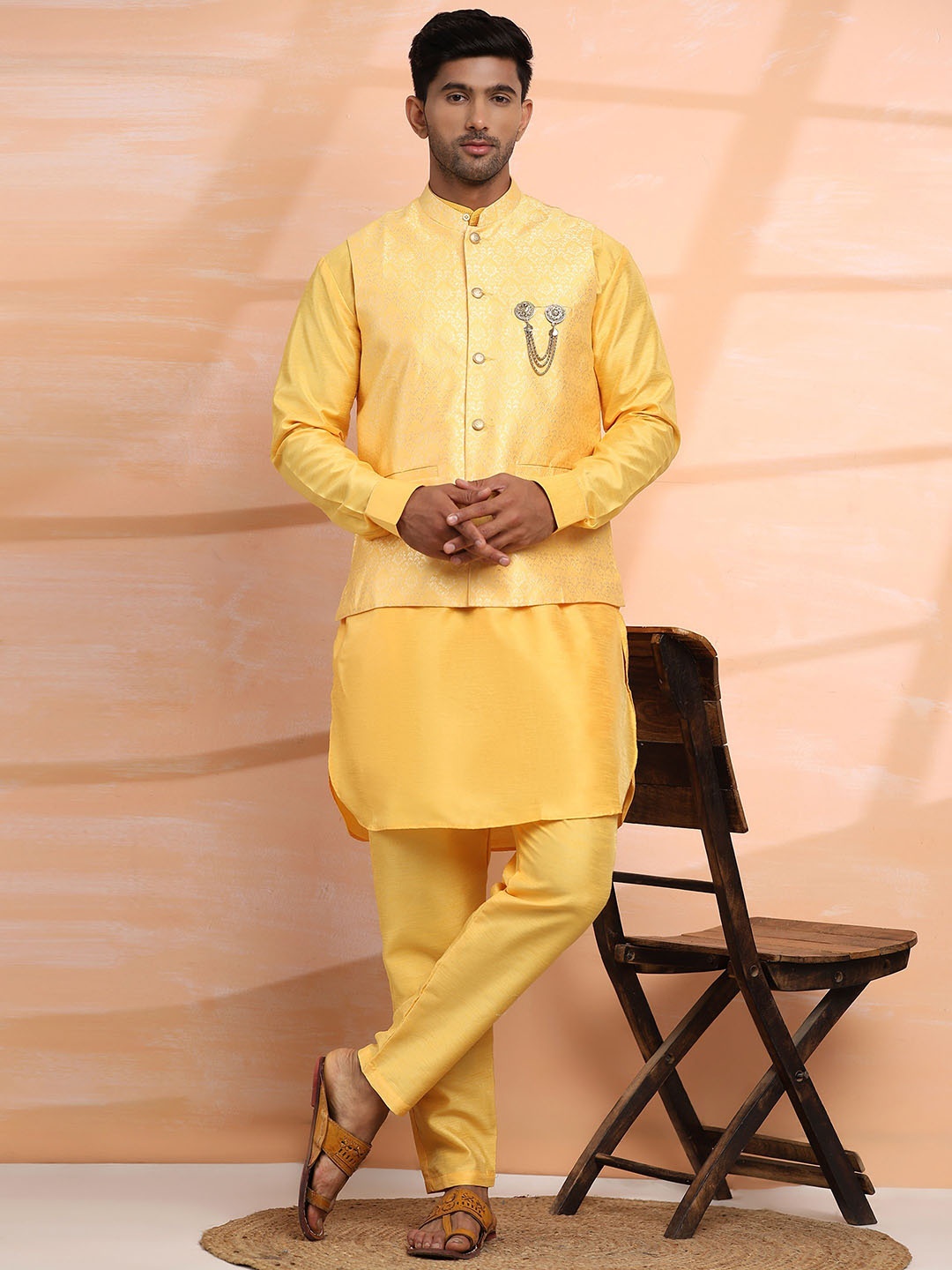 Pro-Ethic STYLE DEVELOPER Mandarin Collar Jacquard Straight Pure Silk Kurta With Trouser, Yellow
Pro-Ethic STYLE DEVELOPER Mandarin Collar Jacquard Straight Pure Silk Kurta With Trouser, Yellow