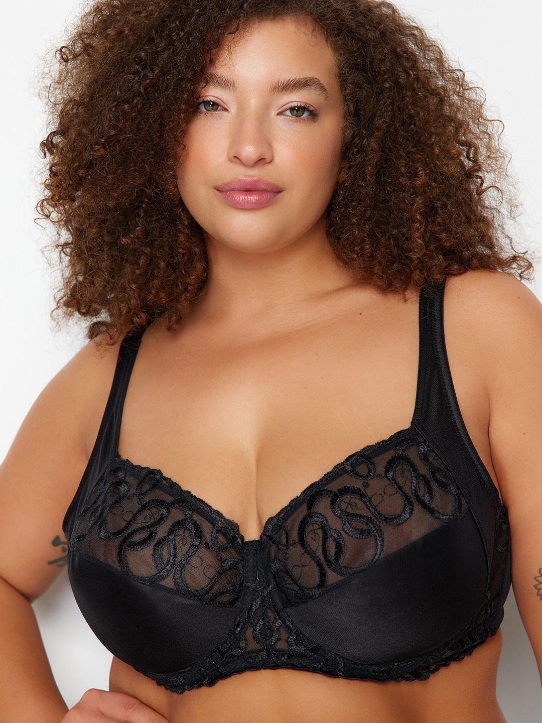 Trendyol Floral Lace Full Coverage Lightly Padded Everyday Bra With All Day Comfort, Black
Trendyol Floral Lace Full Coverage Lightly Padded Everyday Bra With All Day Comfort, Black