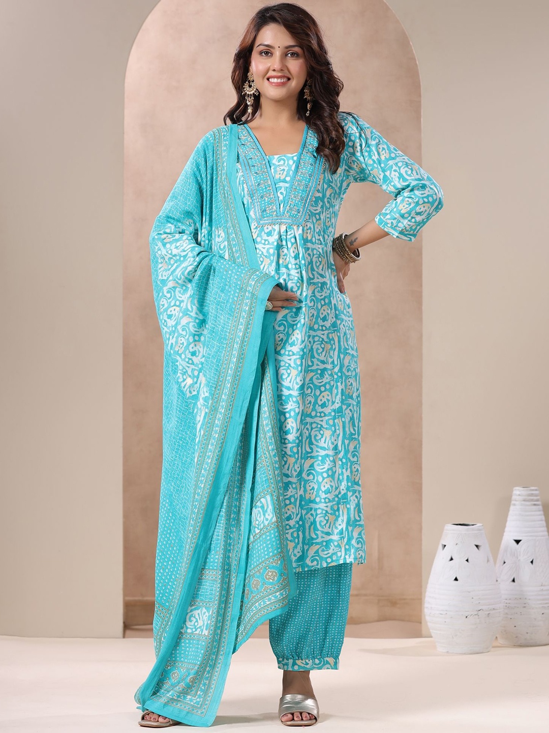 KALINI Floral Printed Regular Thread Work Pure Cotton Kurta with Salwar & With Dupatta, Blue
KALINI Floral Printed Regular Thread Work Pure Cotton Kurta with Salwar & With Dupatta, Blue