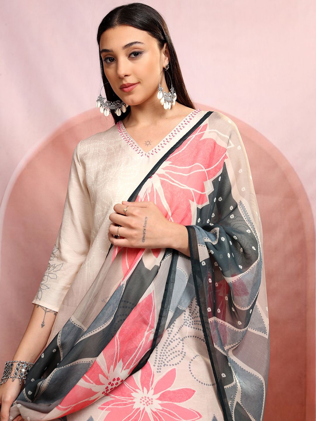 Vishudh Floral Printed Pure Cotton Straight Kurta & Trousers With Dupatta, Off white
Vishudh Floral Printed Pure Cotton Straight Kurta & Trousers With Dupatta, Off white