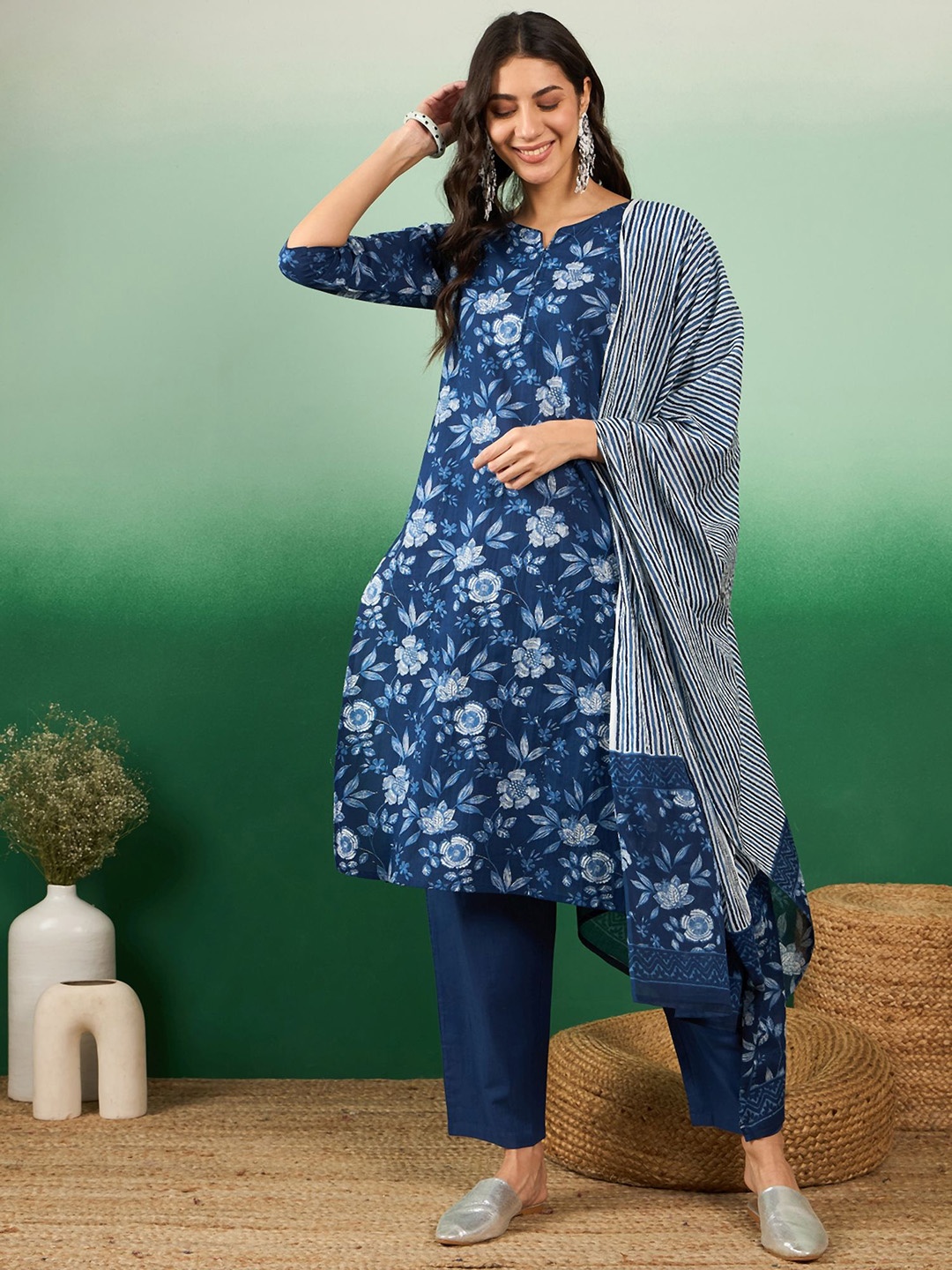 Sangria Blue Floral Printed Pure Cotton Straight Kurta With Trousers & Dupatta, Navy blue
Sangria Blue Floral Printed Pure Cotton Straight Kurta With Trousers & Dupatta, Navy blue