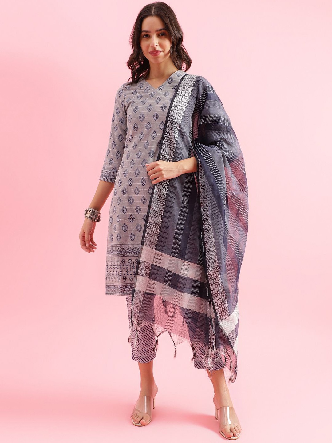 KALINI Floral Printed V-Neck Jacquard Weave Straight Kurta With Trousers & Dupatta, Navy blue
KALINI Floral Printed V-Neck Jacquard Weave Straight Kurta With Trousers & Dupatta, Navy blue