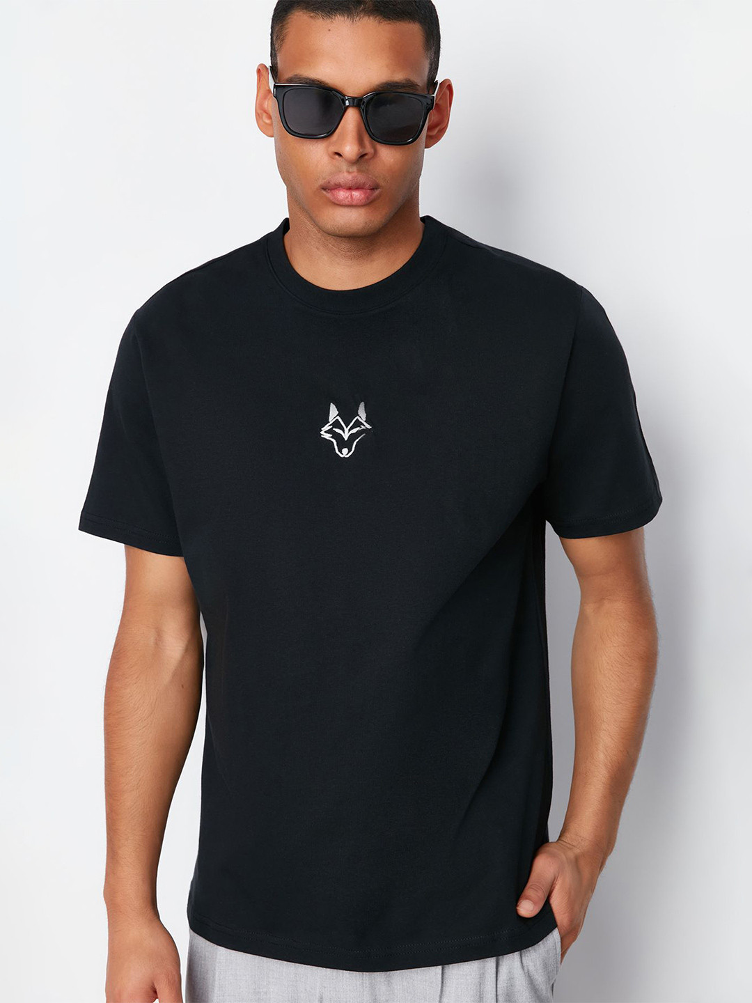 Trendyol Men Graphic Printed Round Neck T-shirt, Black
Trendyol Men Graphic Printed Round Neck T-shirt, Black