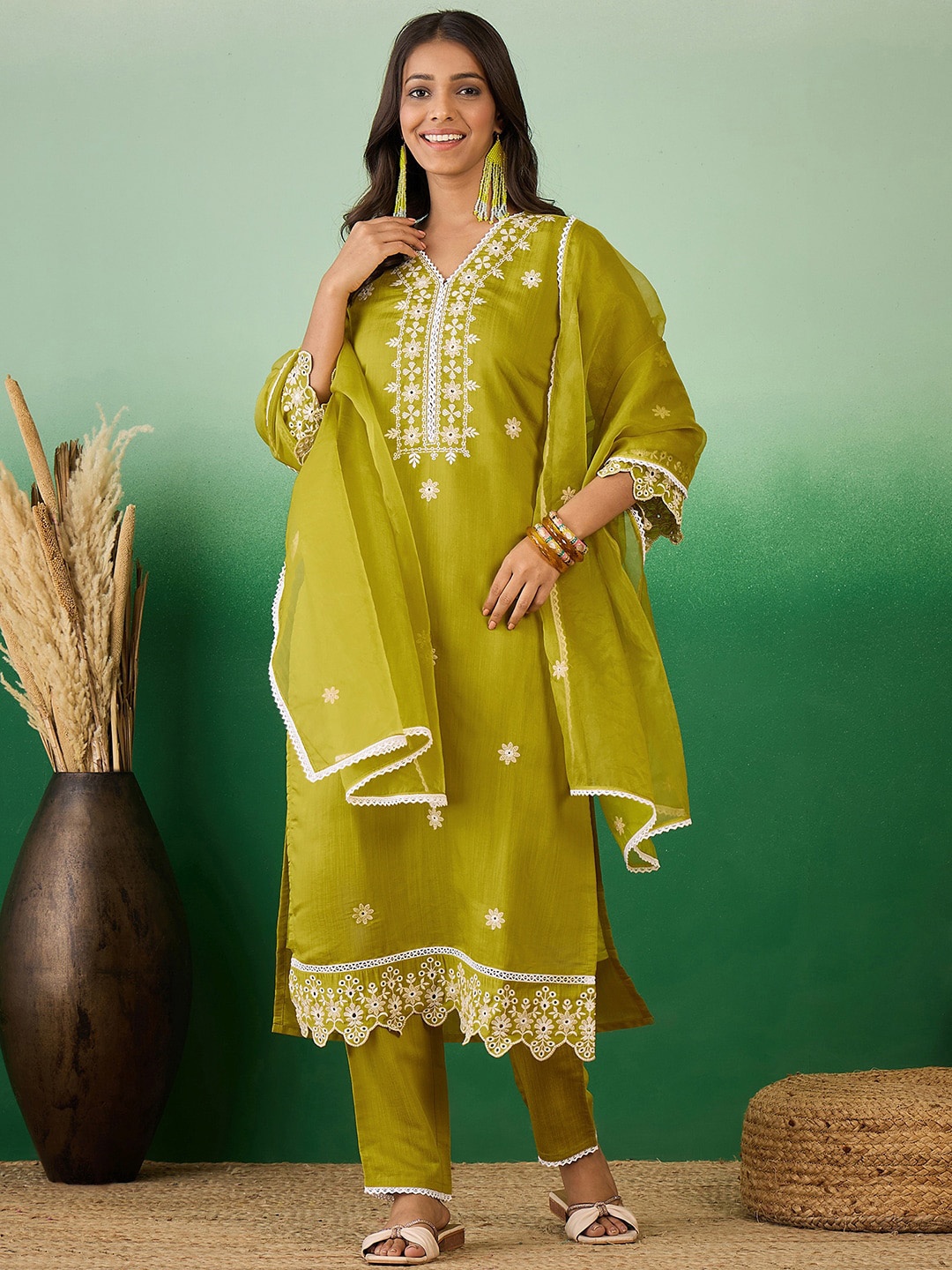 Sangria Yellow Floral Embroidered V-Neck Straight Kurta With Trousers & Dupatta
Sangria Yellow Floral Embroidered V-Neck Straight Kurta With Trousers & Dupatta