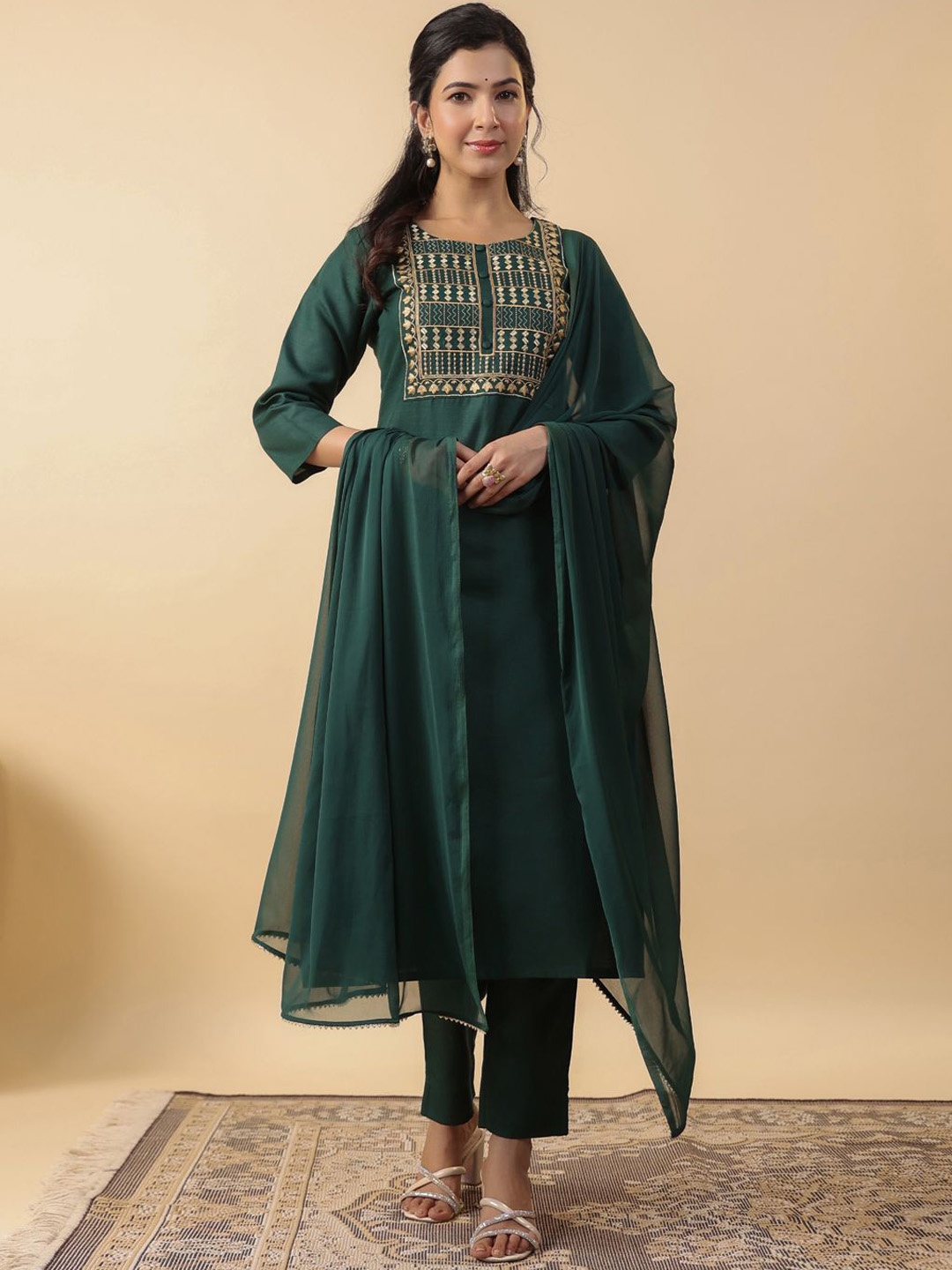 KALINI Floral Yoke Design Round Neck Three-Quarter Sleeves Pure Cotton Kurta Set, Green
KALINI Floral Yoke Design Round Neck Three-Quarter Sleeves Pure Cotton Kurta Set, Green