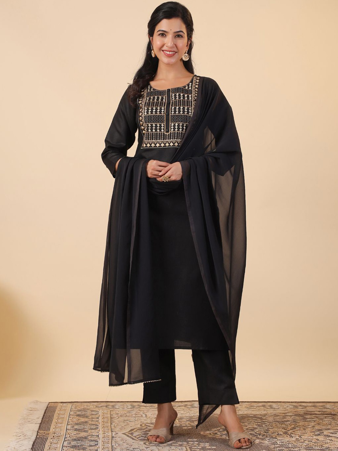 KALINI Floral Yoke Design Regular Pure Cotton Kurta With Trouser & With Dupatta, Black
KALINI Floral Yoke Design Regular Pure Cotton Kurta With Trouser & With Dupatta, Black