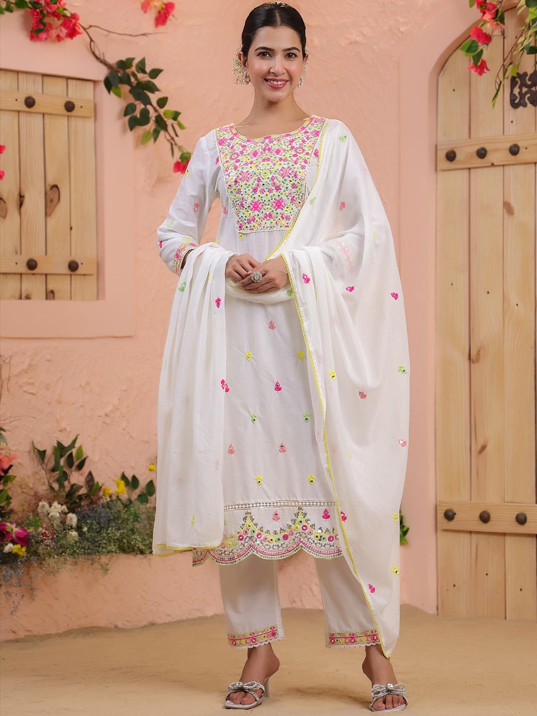 SCAKHI Floral Embroidered Regular Mirror Work Pure Cotton Kurta with Trousers & Dupatta, White
SCAKHI Floral Embroidered Regular Mirror Work Pure Cotton Kurta with Trousers & Dupatta, White